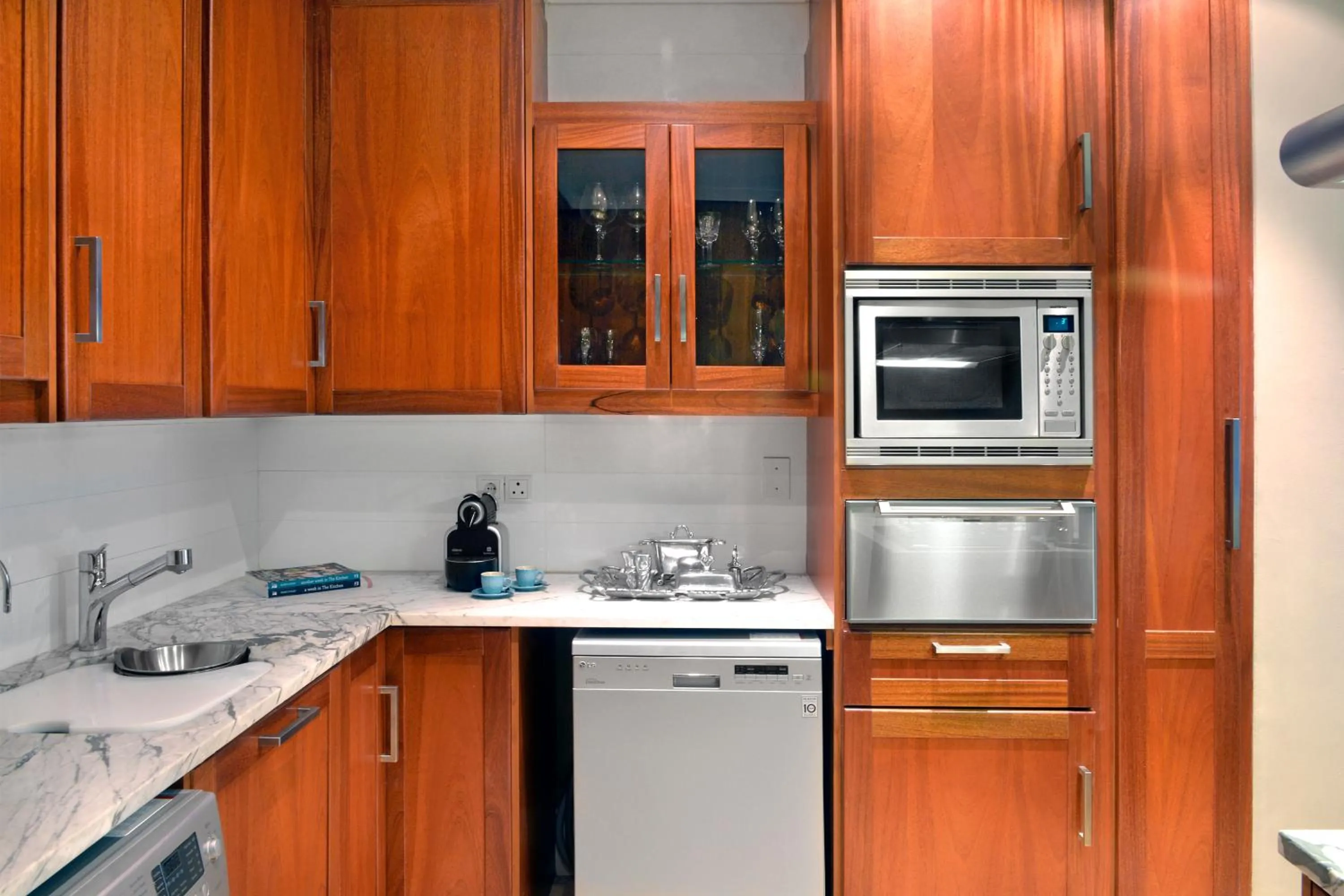 kitchen in Le Petit Bijou Aparthotel