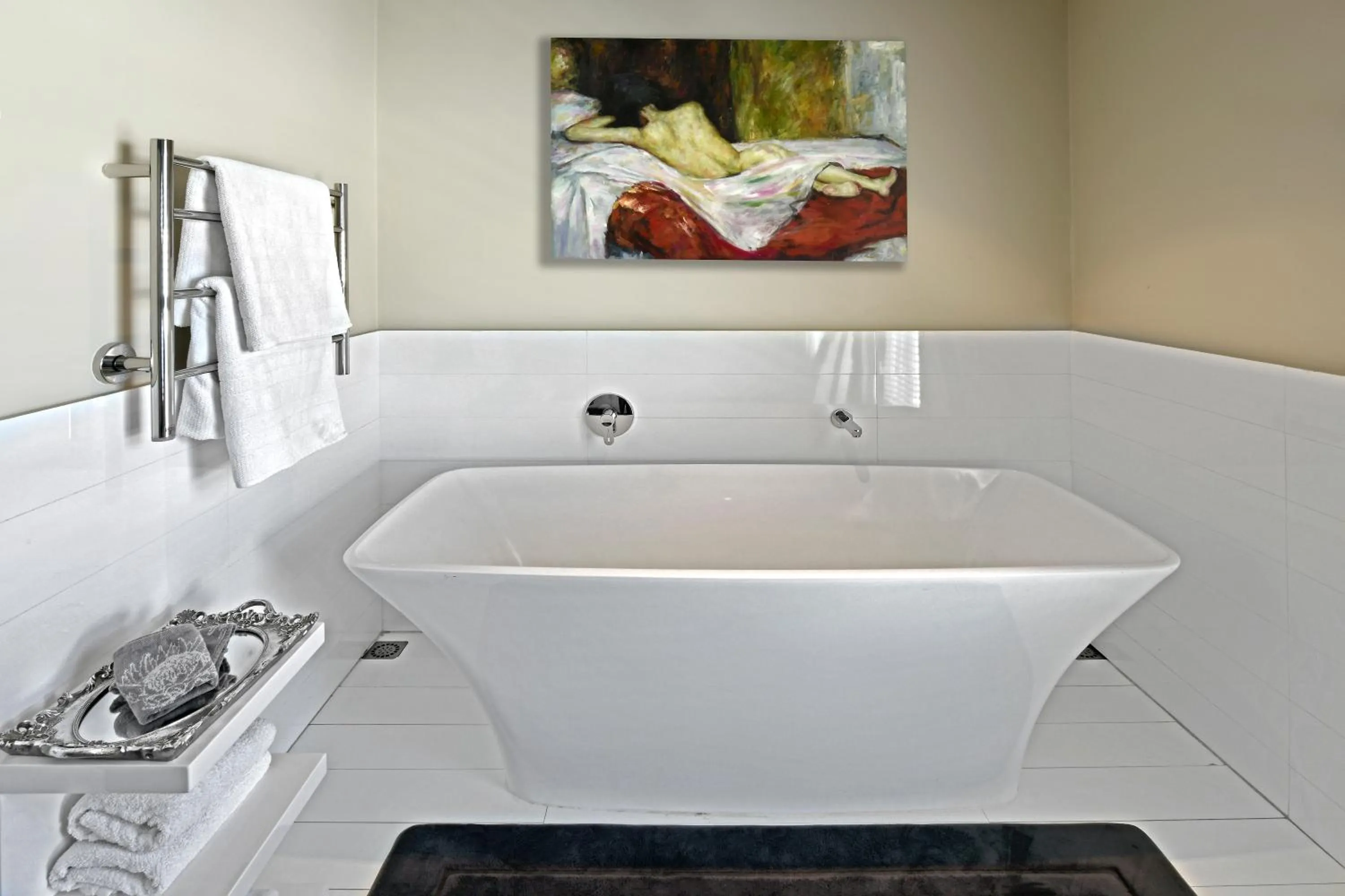 Bath in Le Petit Bijou Aparthotel