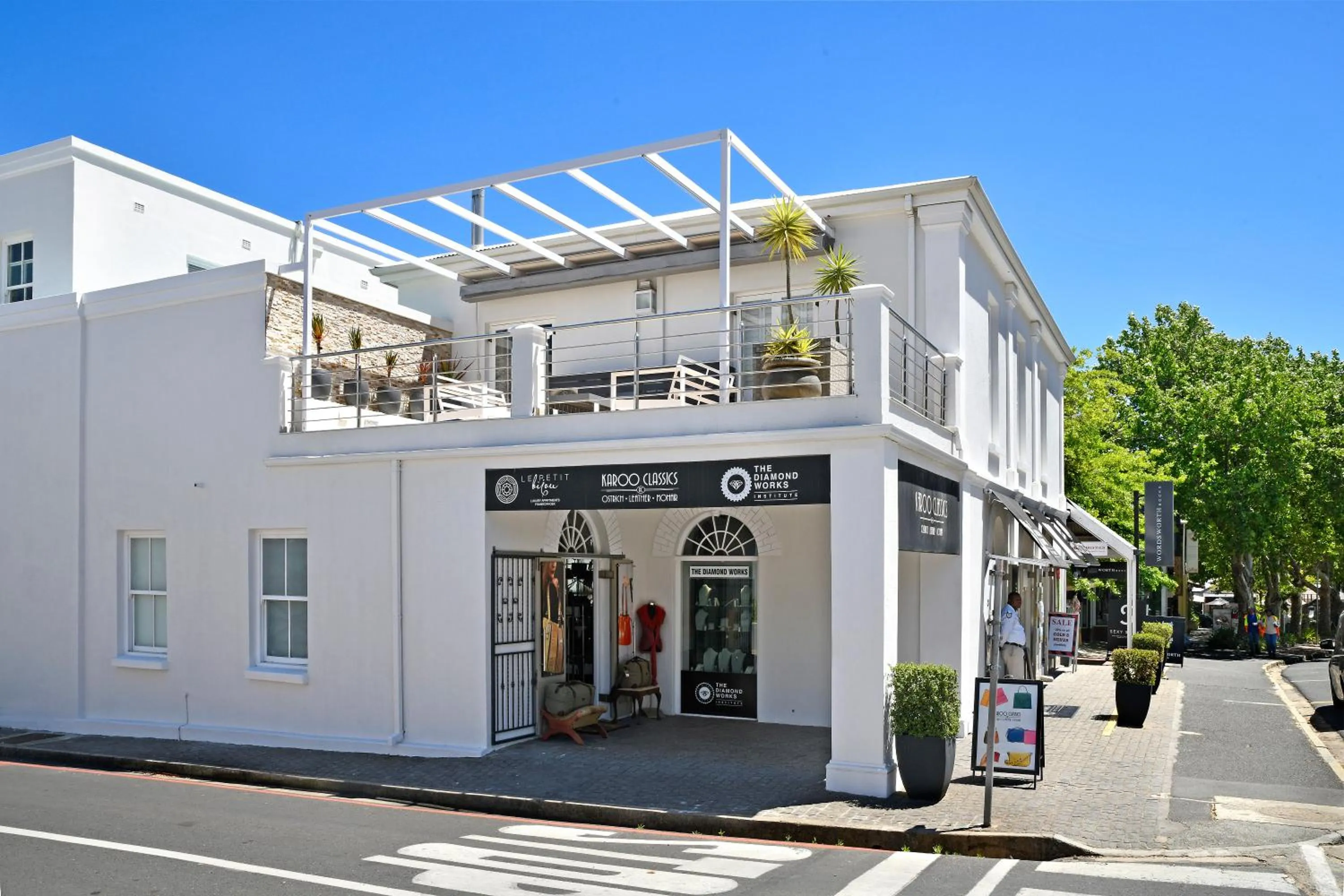 Property building in Le Petit Bijou Aparthotel