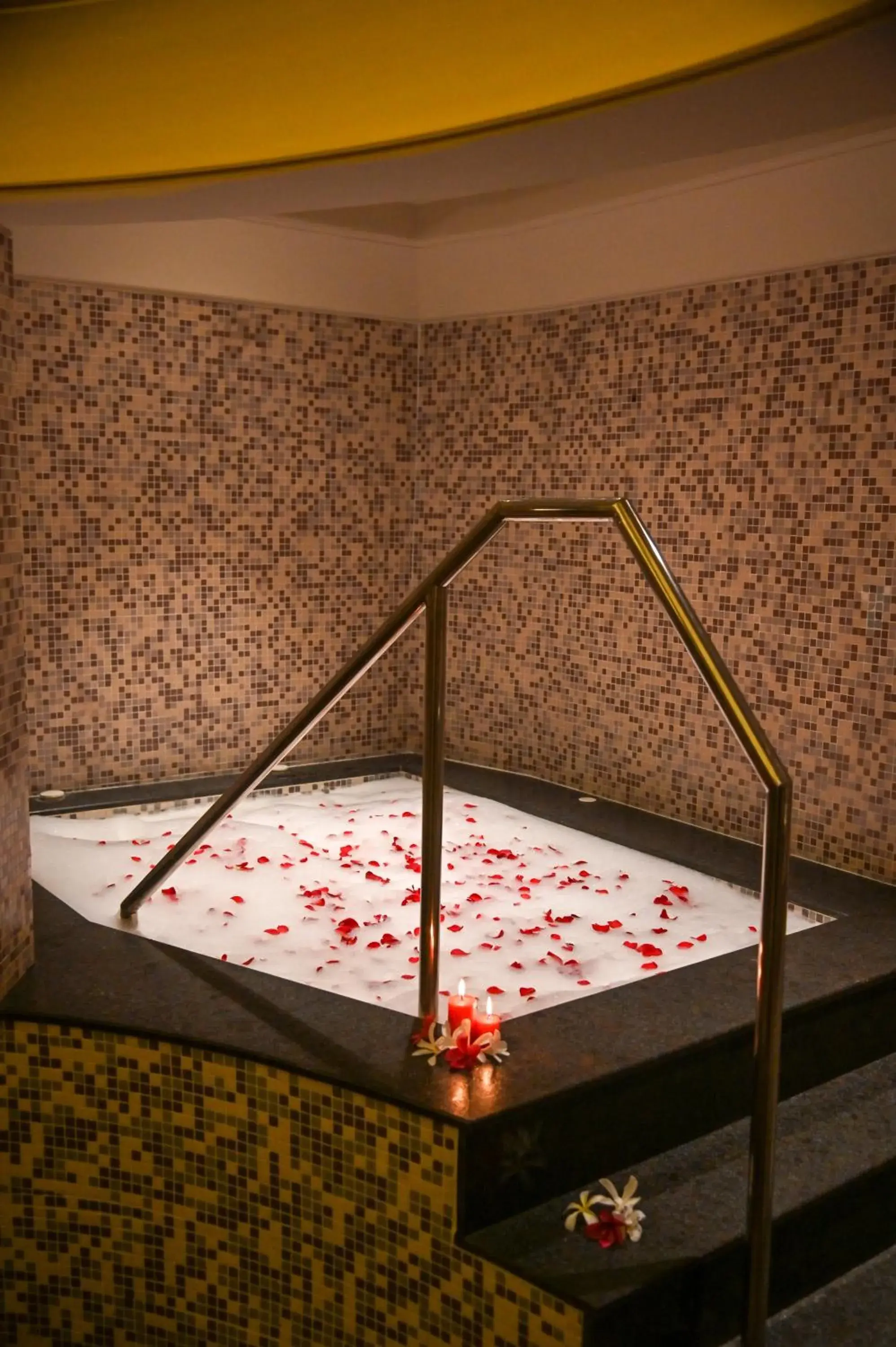 Swimming pool, Bed in Welcomhotel by ITC Hotels, Devee Grand Bay, Visakhapatnam Swimming pool, Bed in Welcomhotel by ITC Hotels, Devee Grand Bay, Visakhapatnam