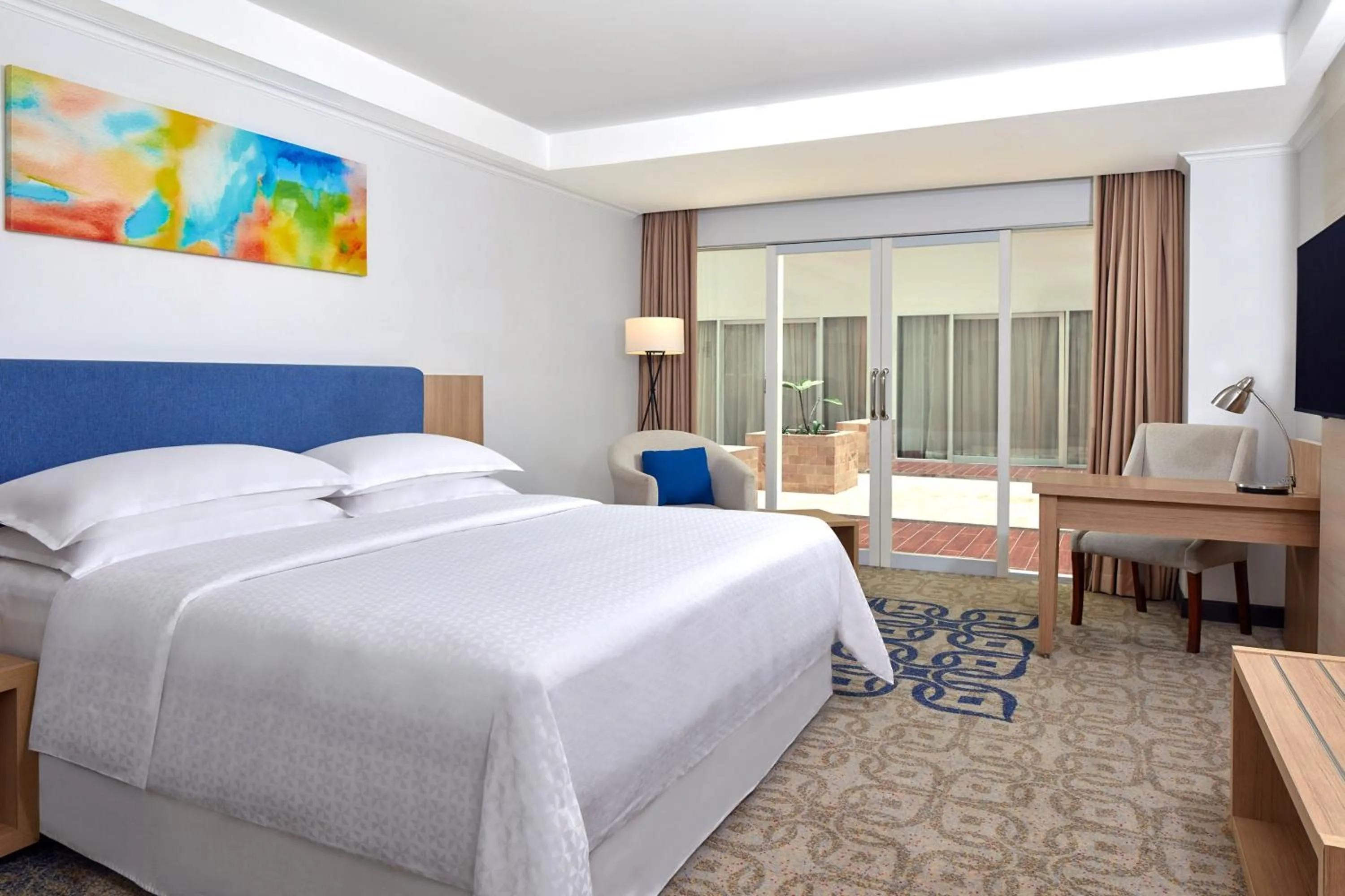 Photo of the whole room, Bed in Four Points by Sheraton Makassar
