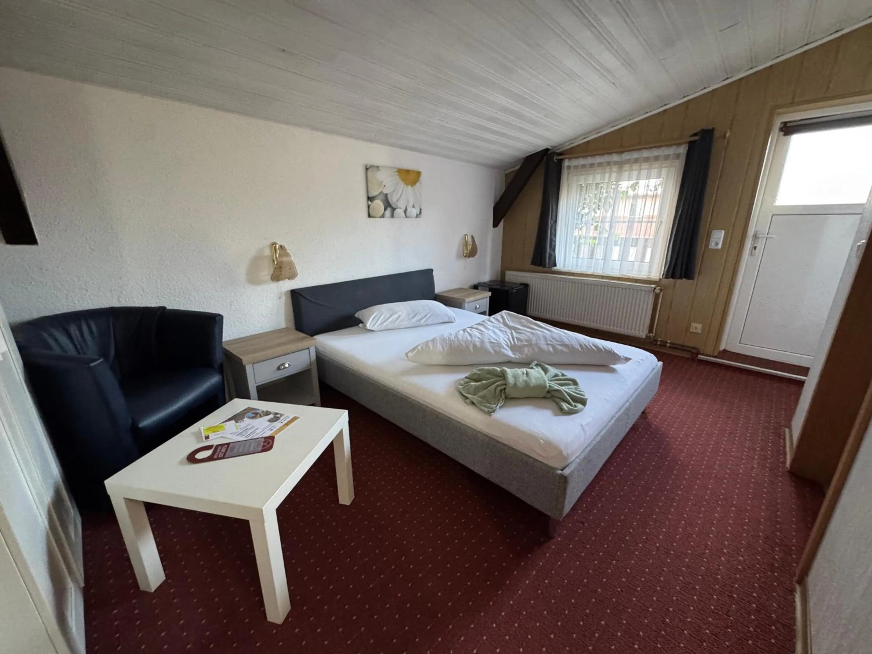 Living room, Bed in Hotel-Restaurant Christine