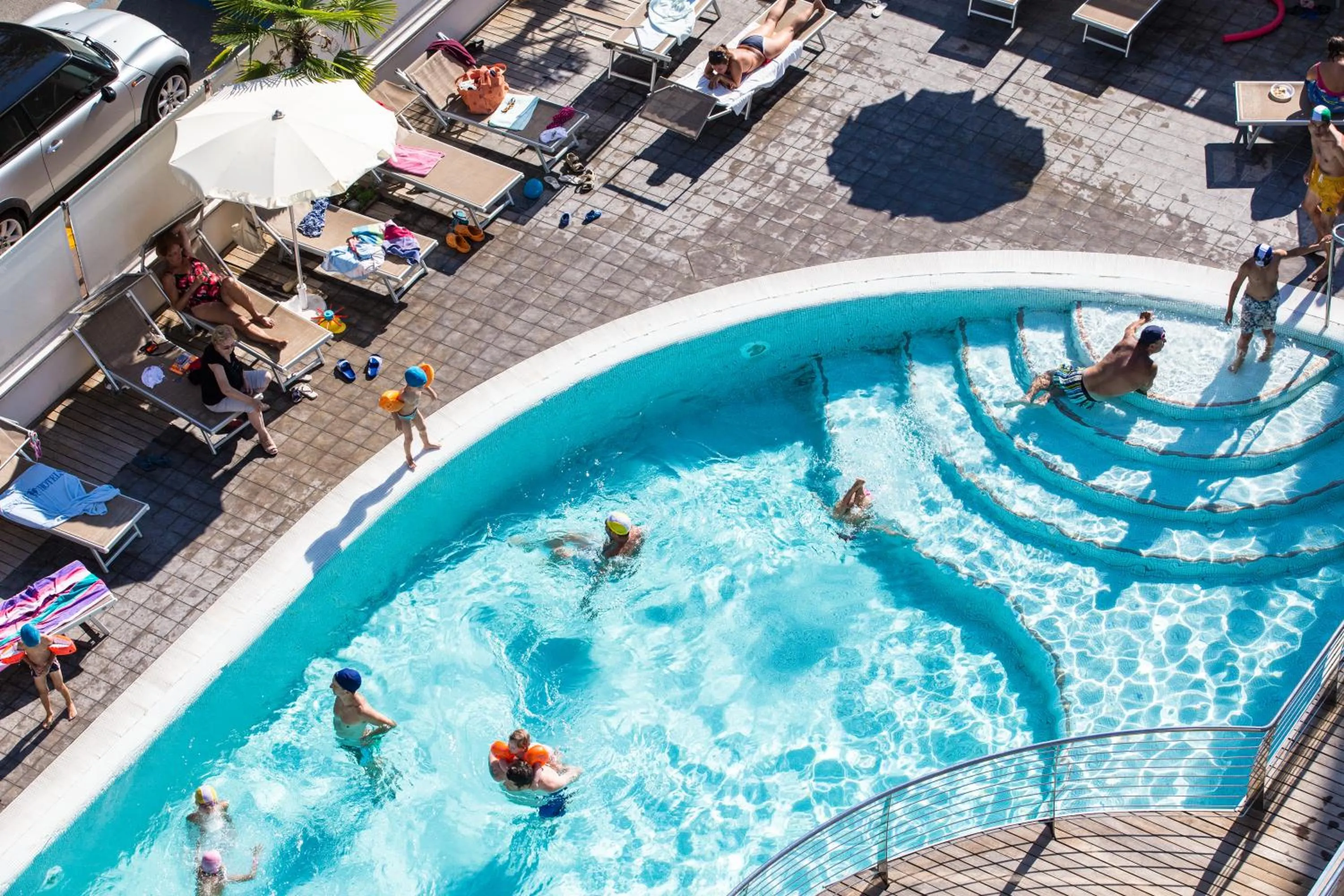 Swimming pool in Hotel Garden