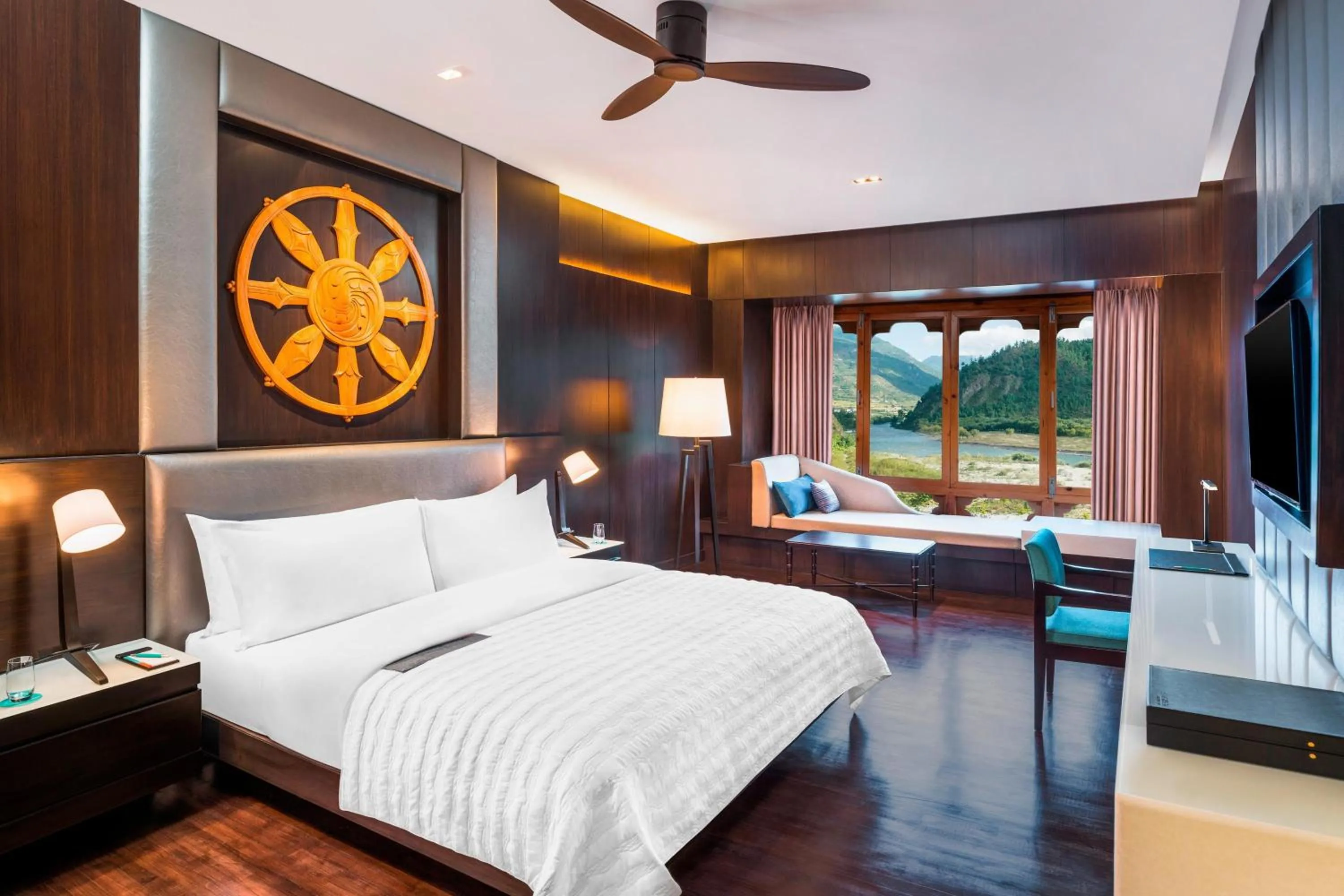 Photo of the whole room, Bed in Le Meridien Paro Riverfront