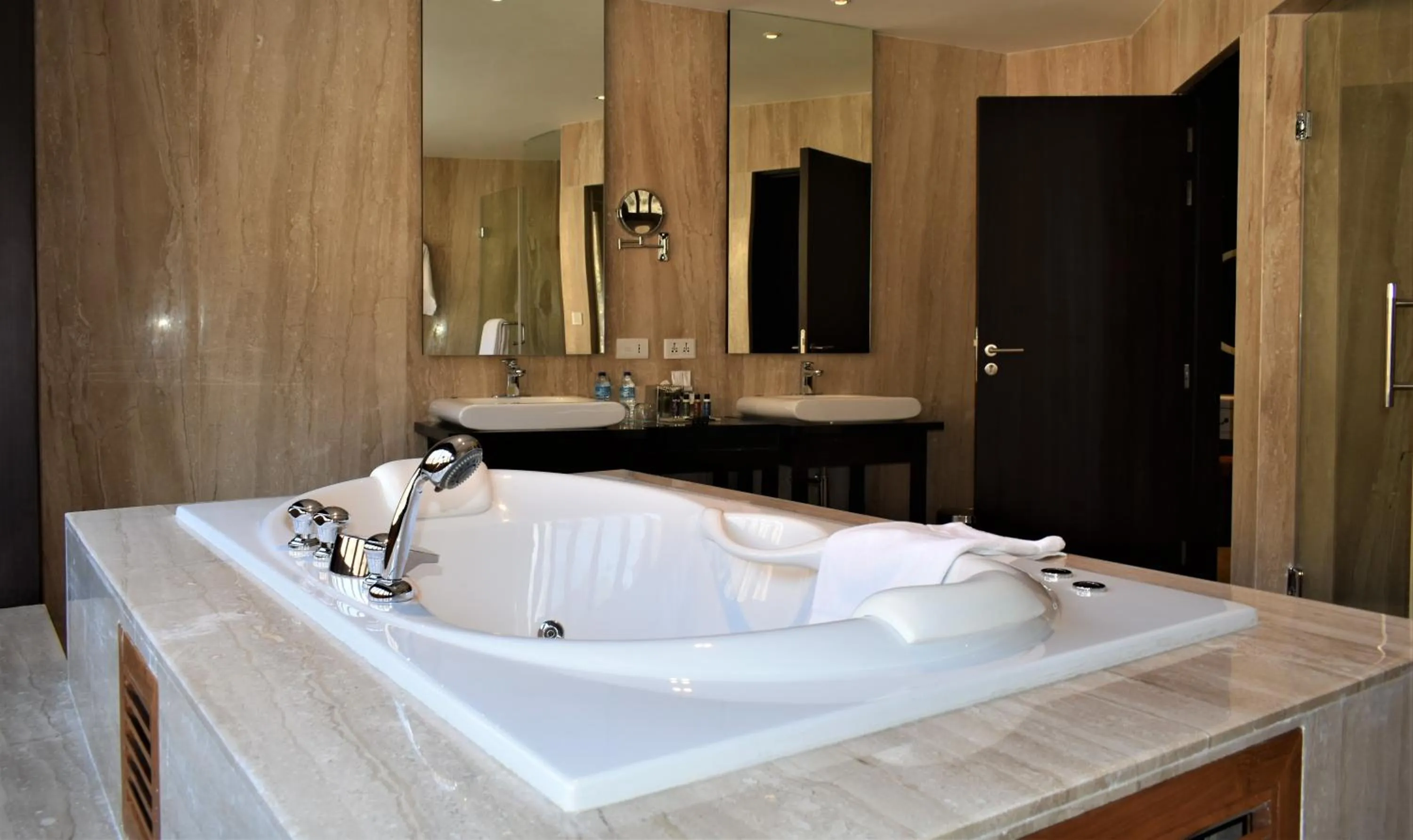 Le Meridien Paro Riverfront