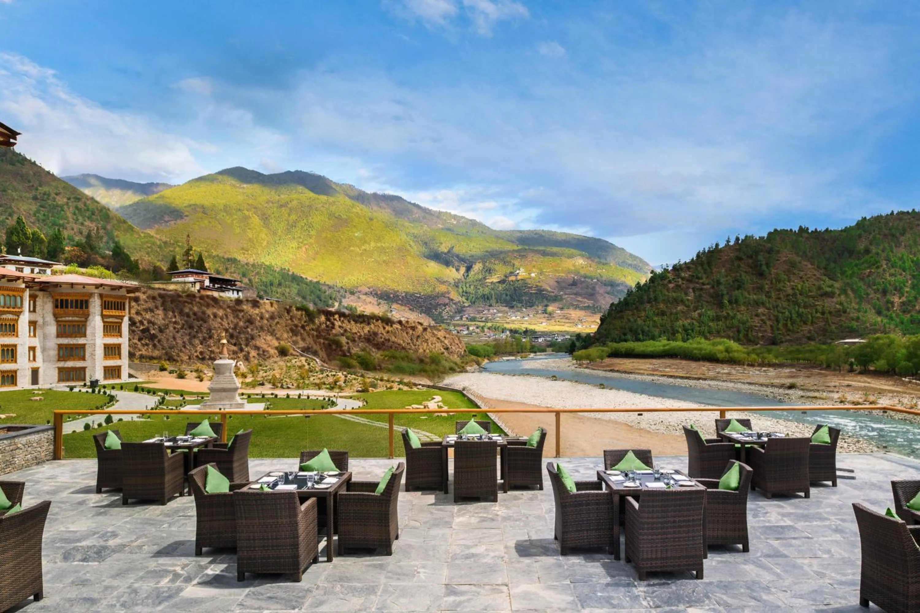 Restaurant/places to eat in Le Meridien Paro Riverfront