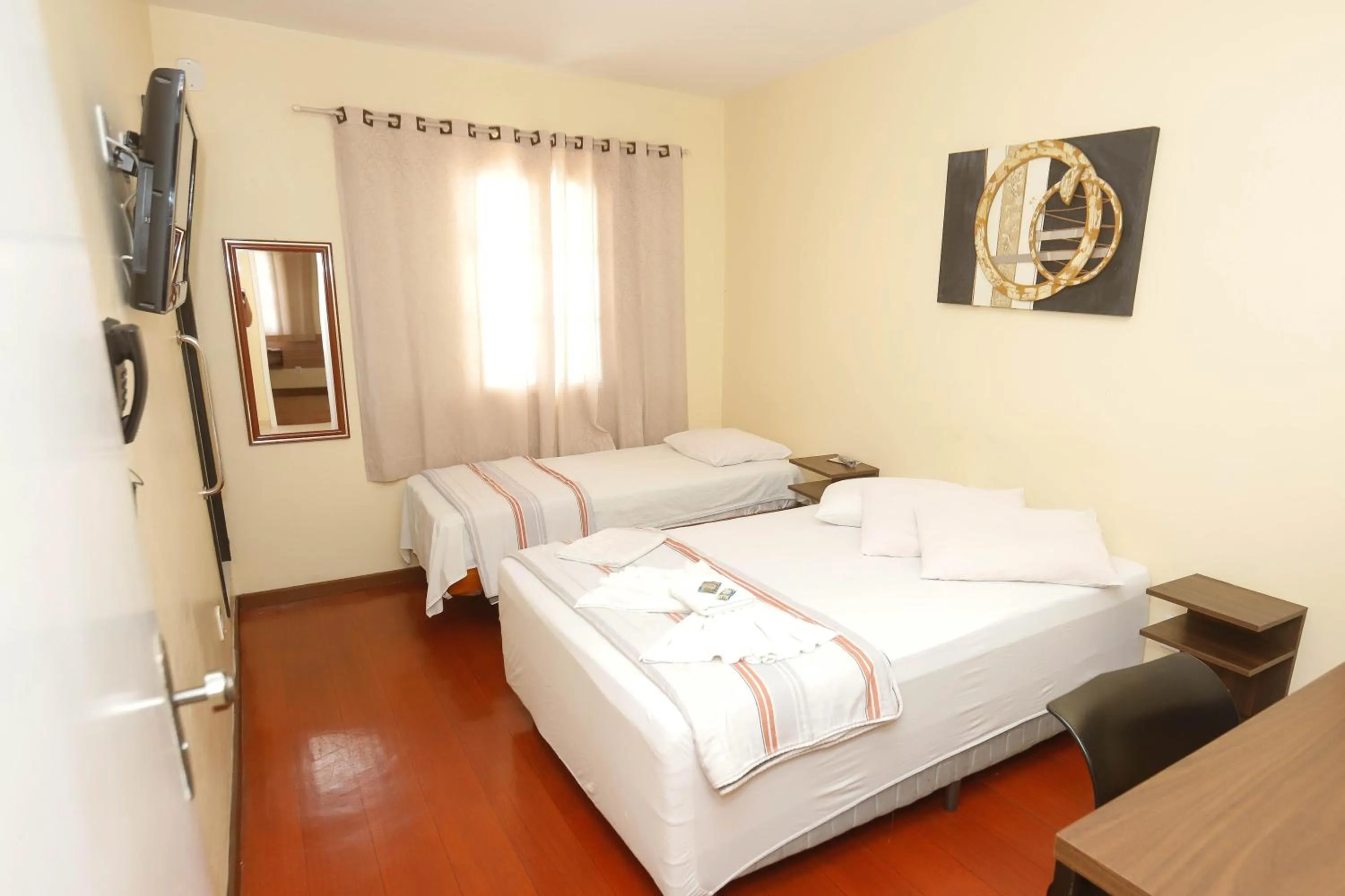 Photo of the whole room, Bed in Hotel Garfo de Ouro