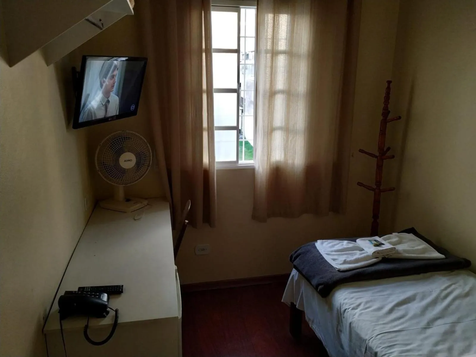 Photo of the whole room, Bed in Hotel Garfo de Ouro