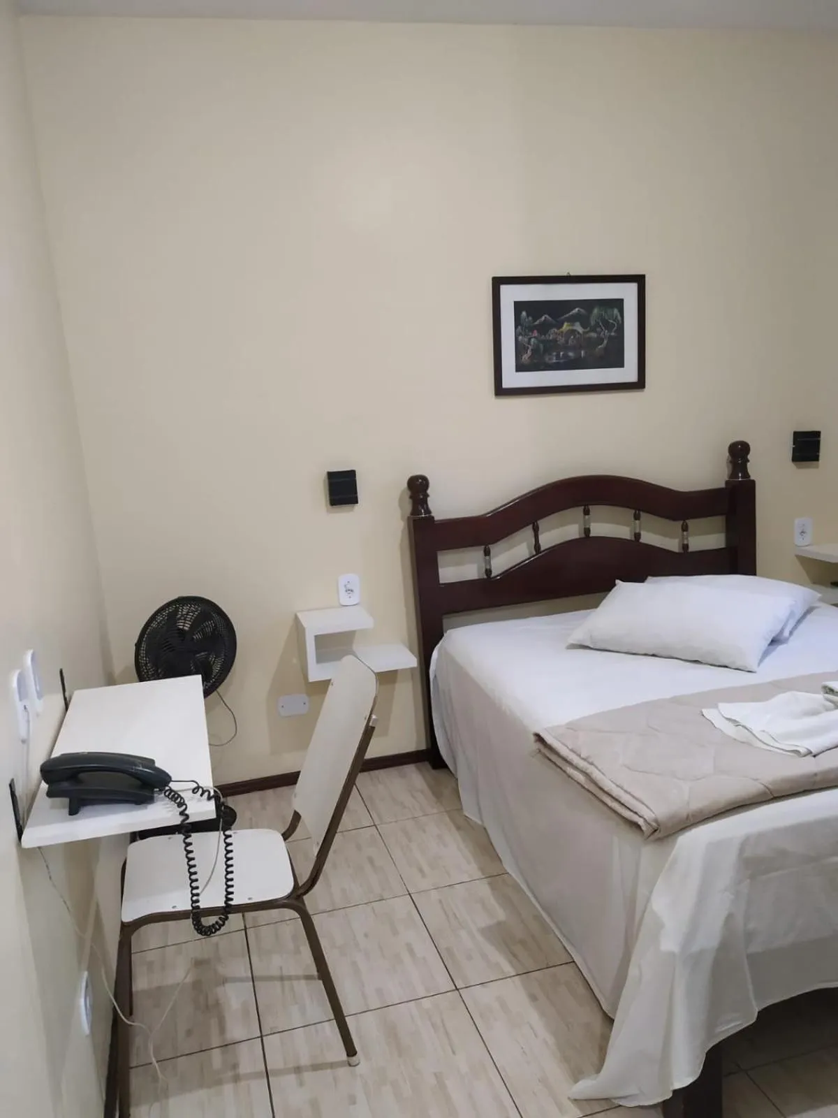 Photo of the whole room, Bed in Hotel Garfo de Ouro