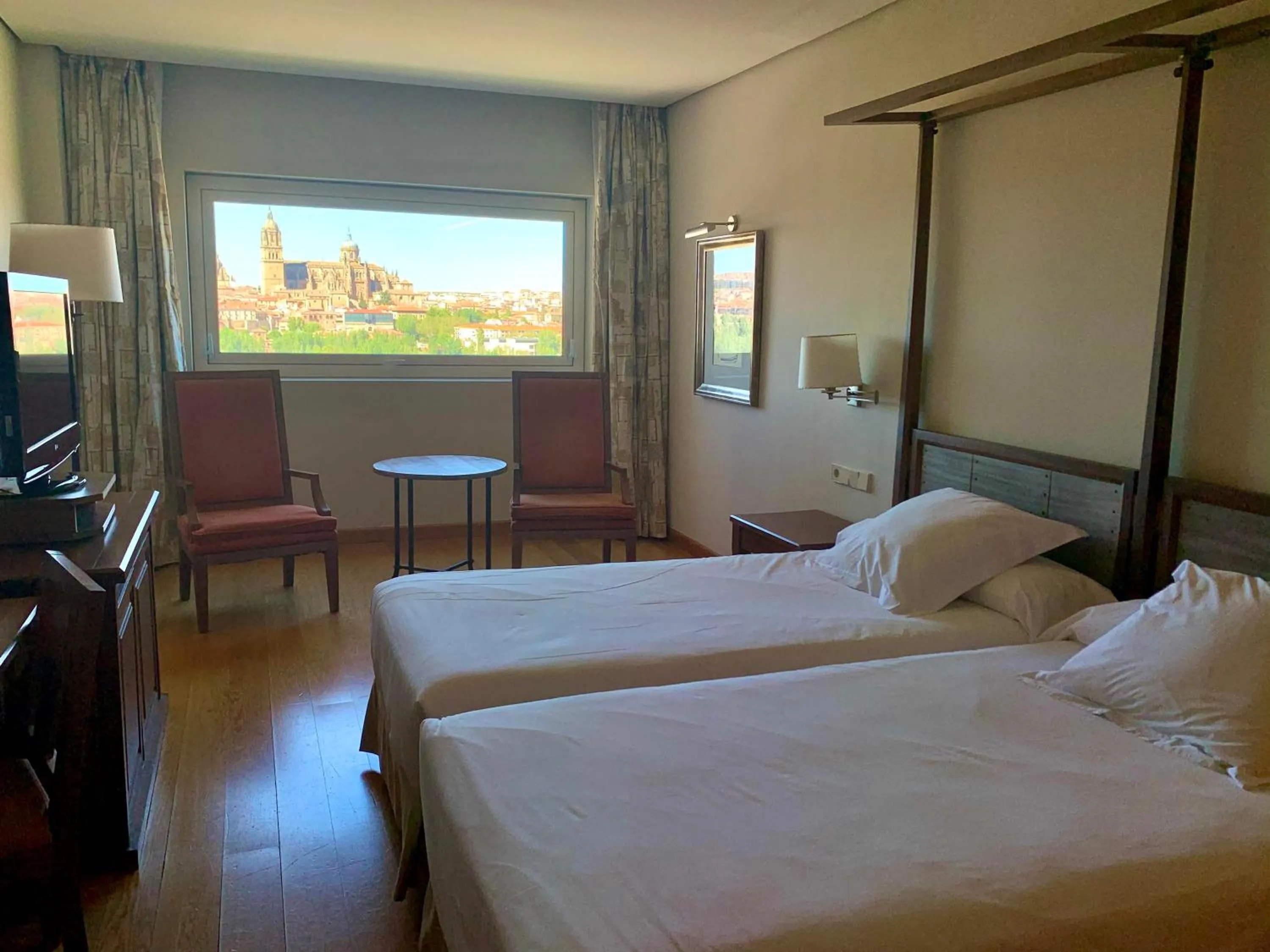 Photo of the whole room, Bed in Parador de Salamanca