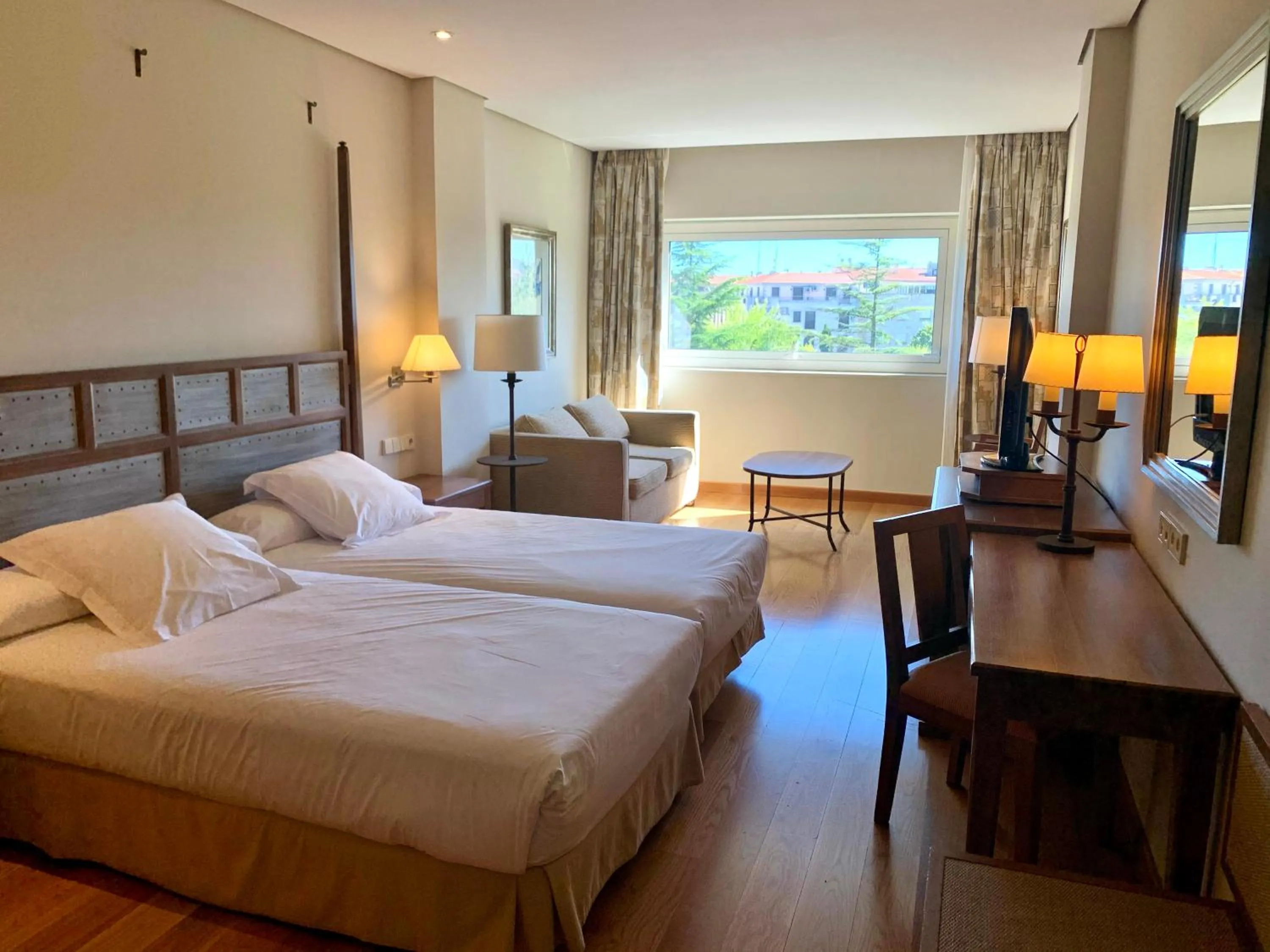 Photo of the whole room, Bed in Parador de Salamanca