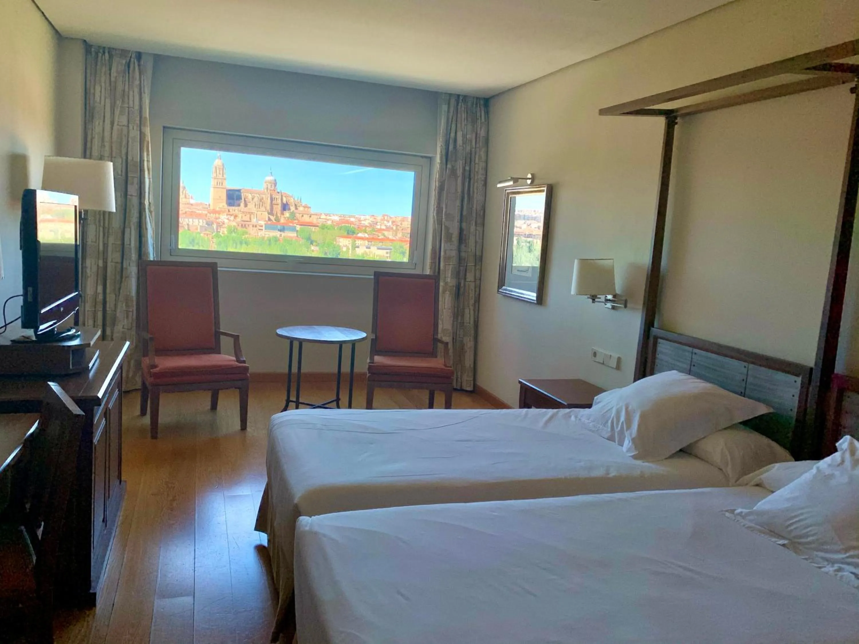 Photo of the whole room, Bed in Parador de Salamanca