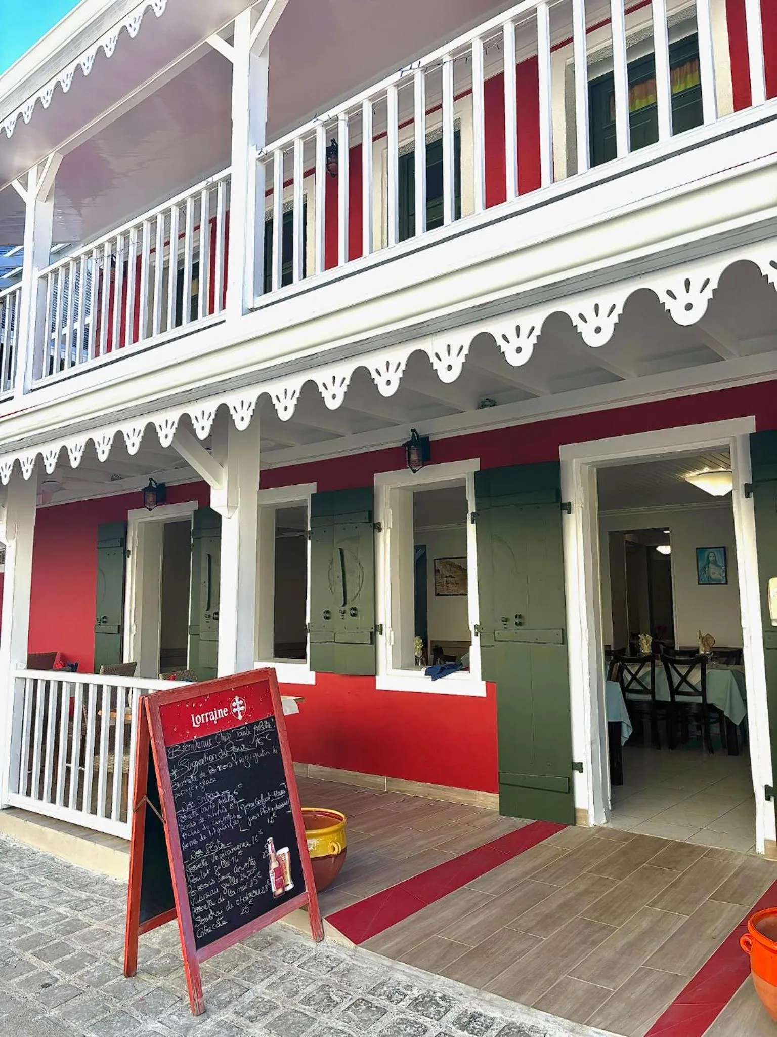 Property building in Tante Arlette