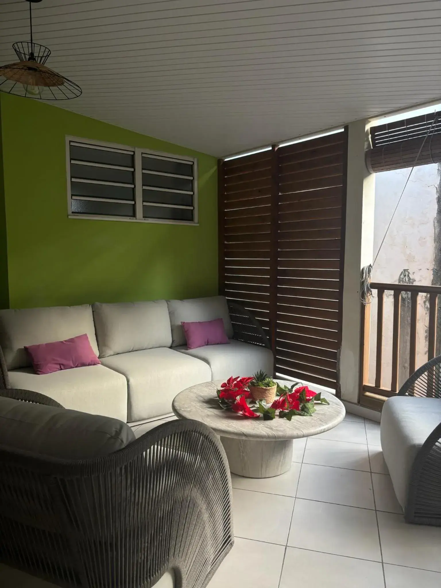 Property building in Tante Arlette Property building in Tante Arlette