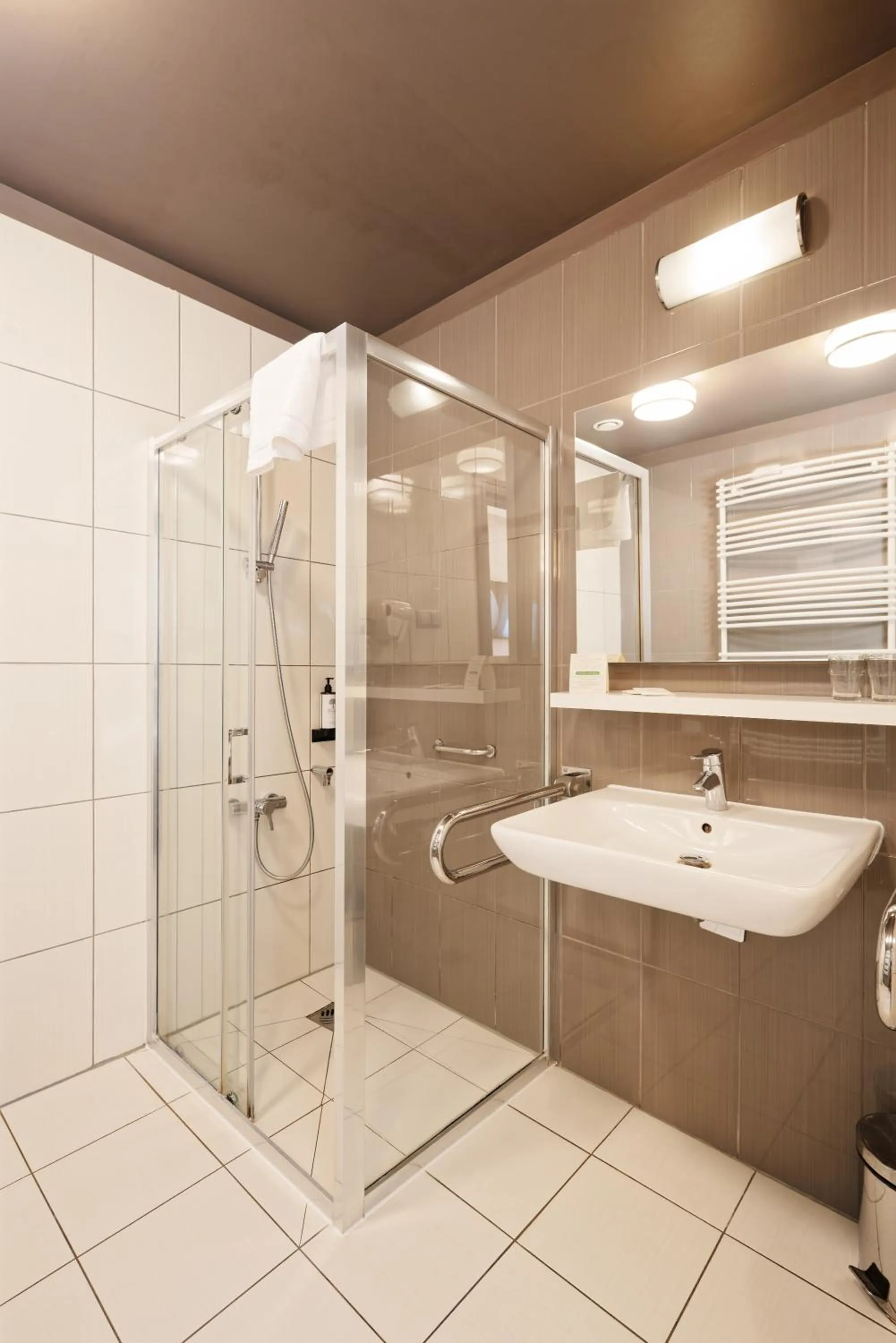 Shower in Palazzo Rosso Old Town