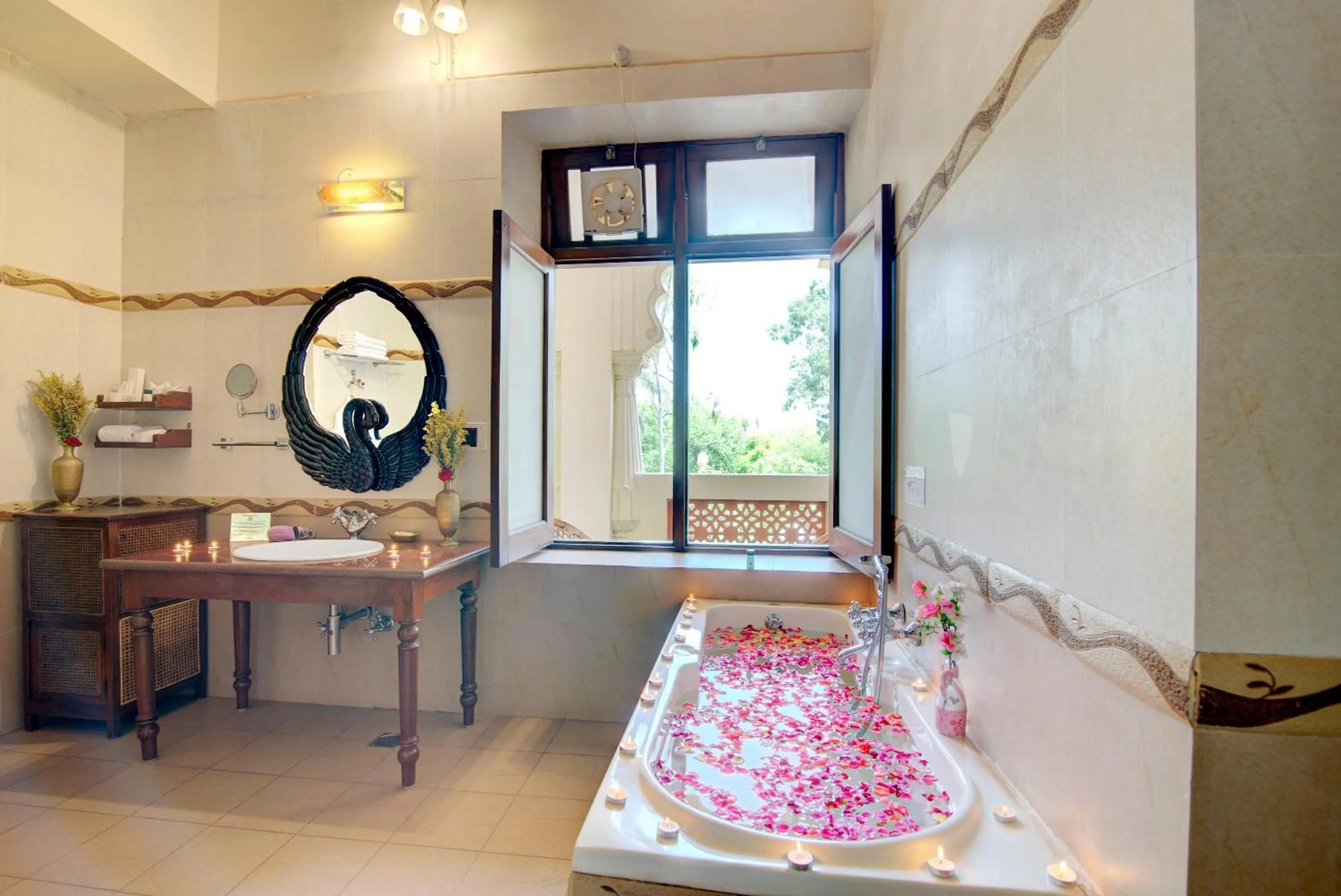 WelcomHeritage Shivavilas Palace, HAMPI