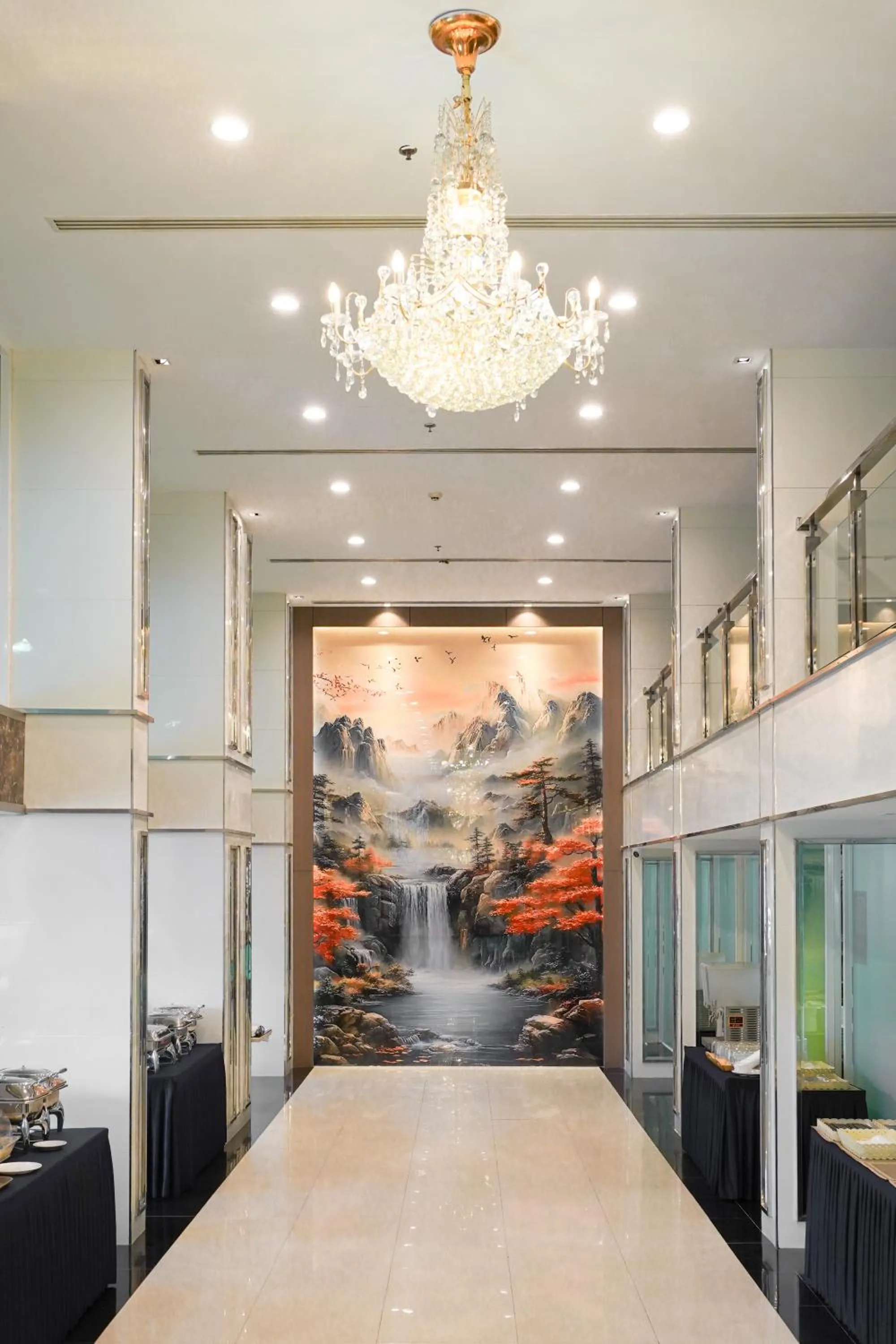 Restaurant/places to eat, Bed in Golden Empire Suvarnabhumi Hotel