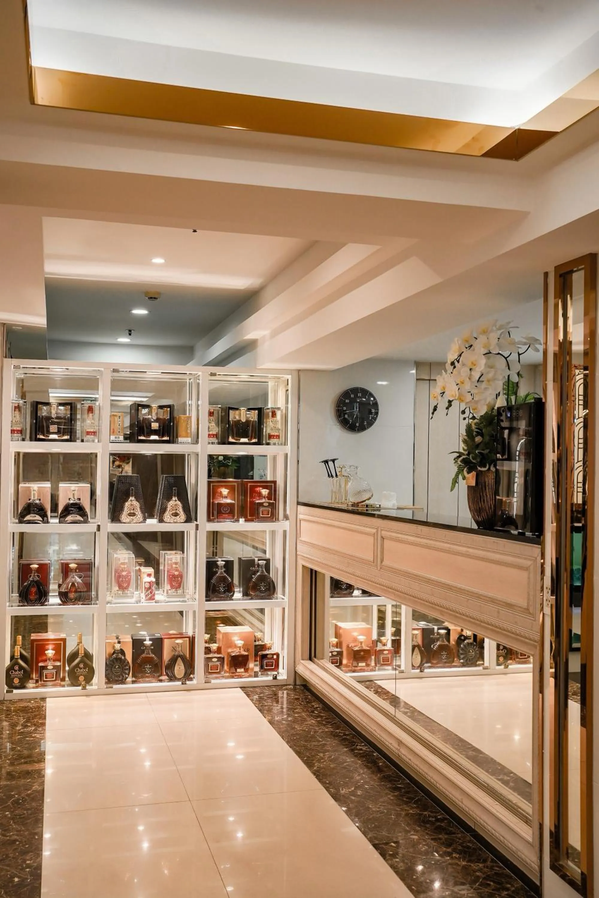 Restaurant/places to eat in Golden Empire Suvarnabhumi Hotel