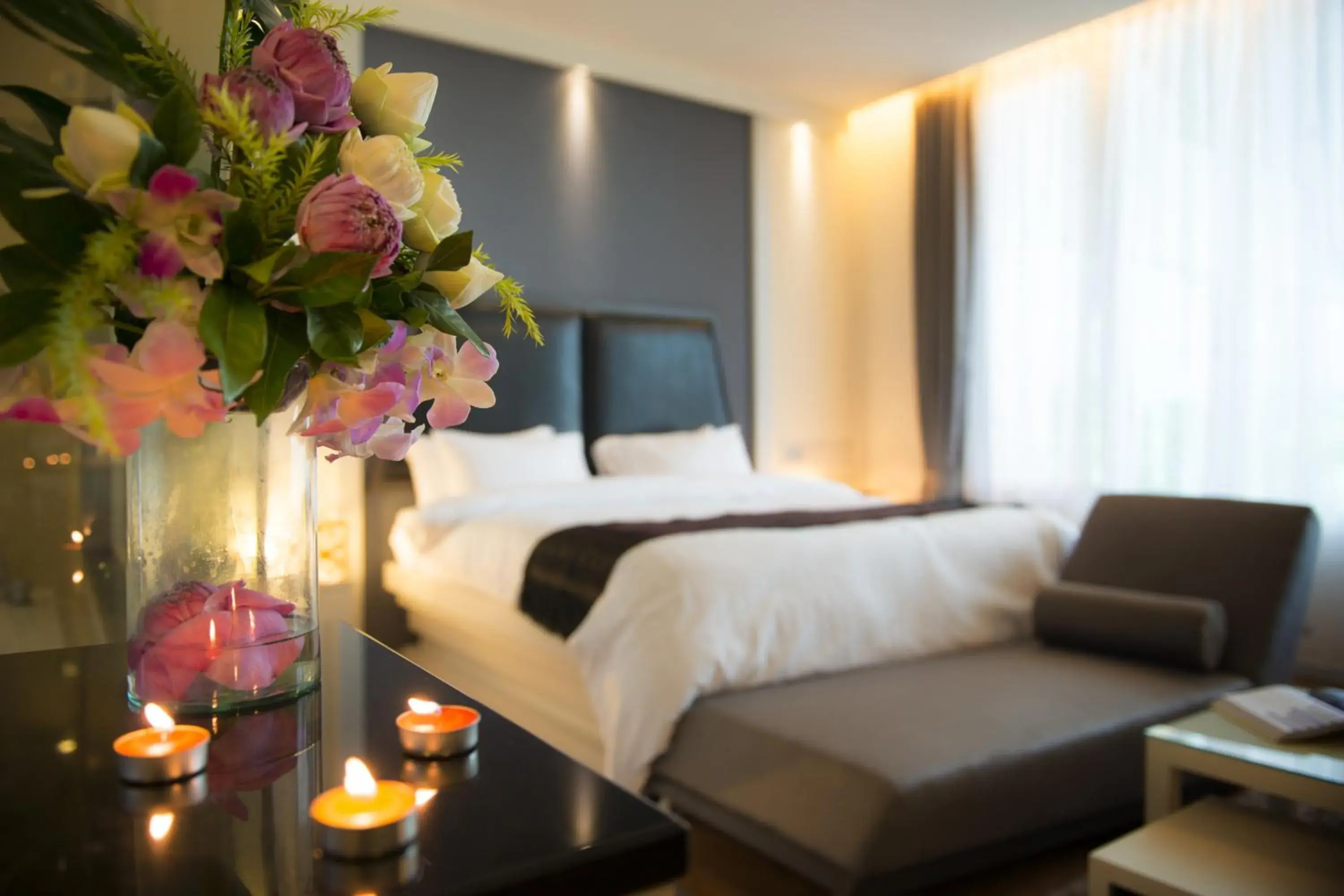 Bed in The Beverly Hills Hotel Bed in The Beverly Hills Hotel