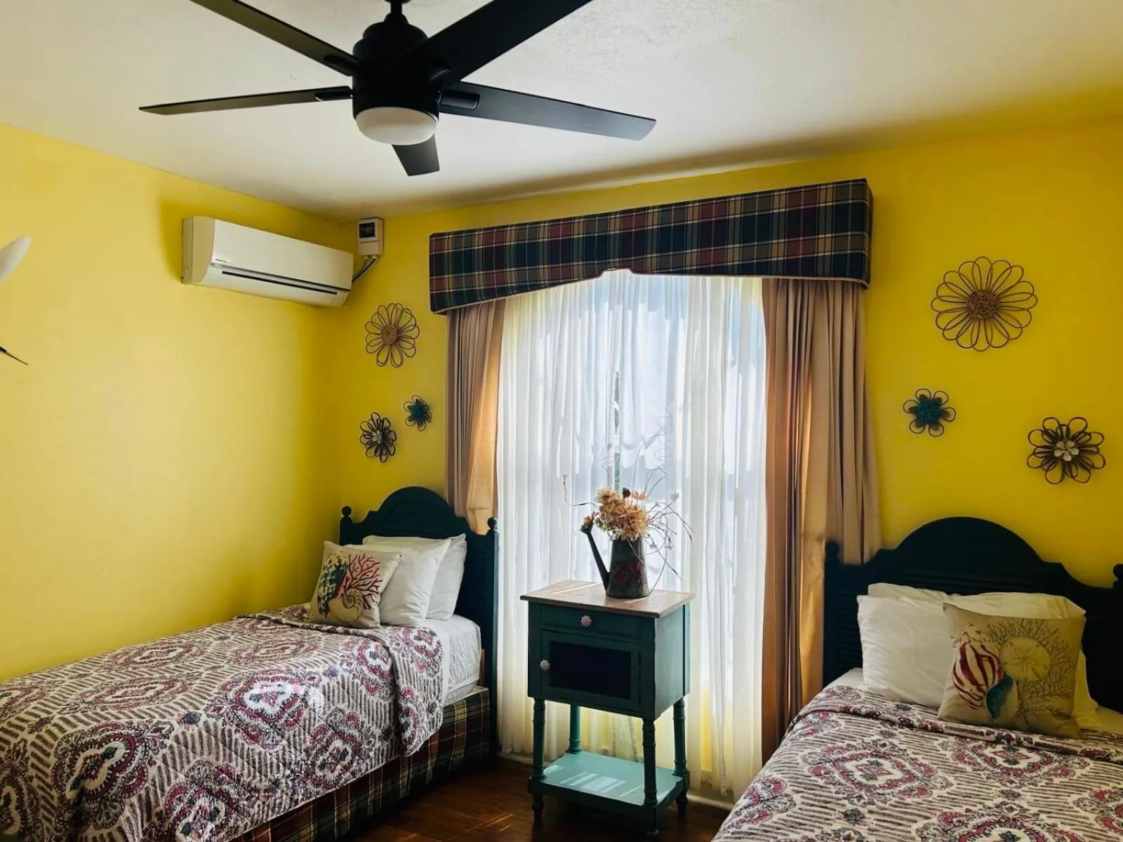 Bed in Penthouse On The Ridge