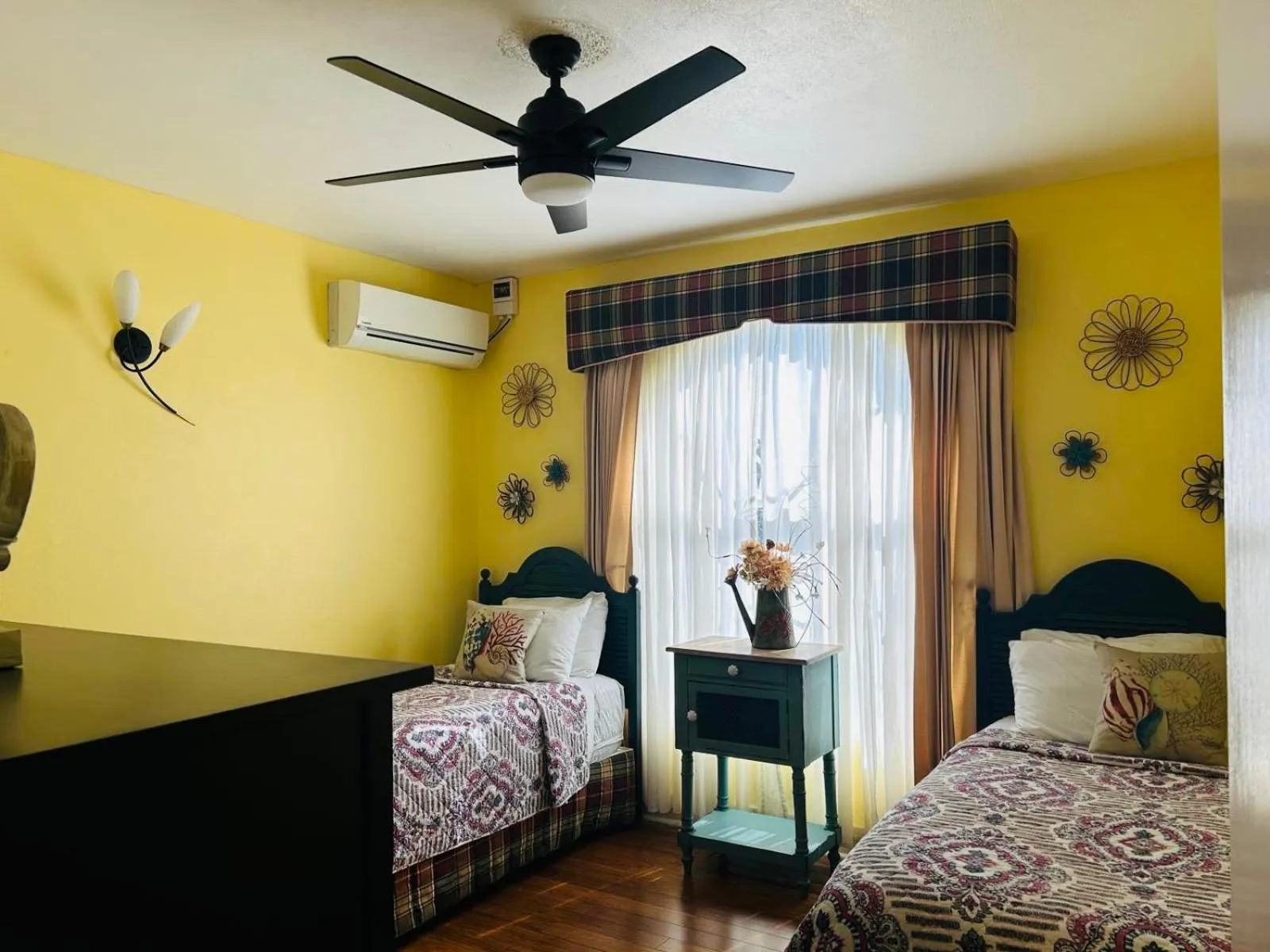 Bed in Penthouse On The Ridge