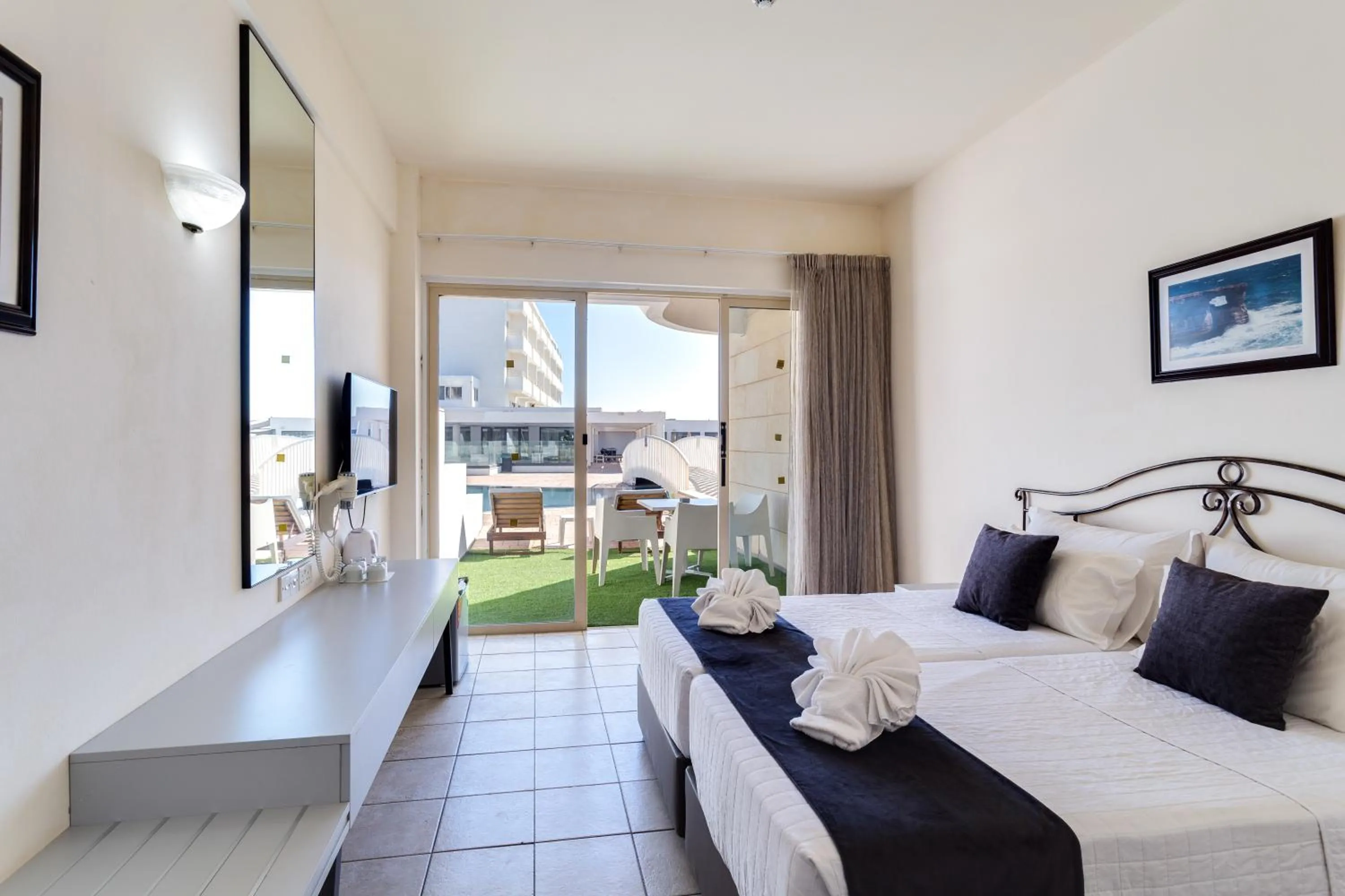 Bed in Piere - Anne Beach Hotel