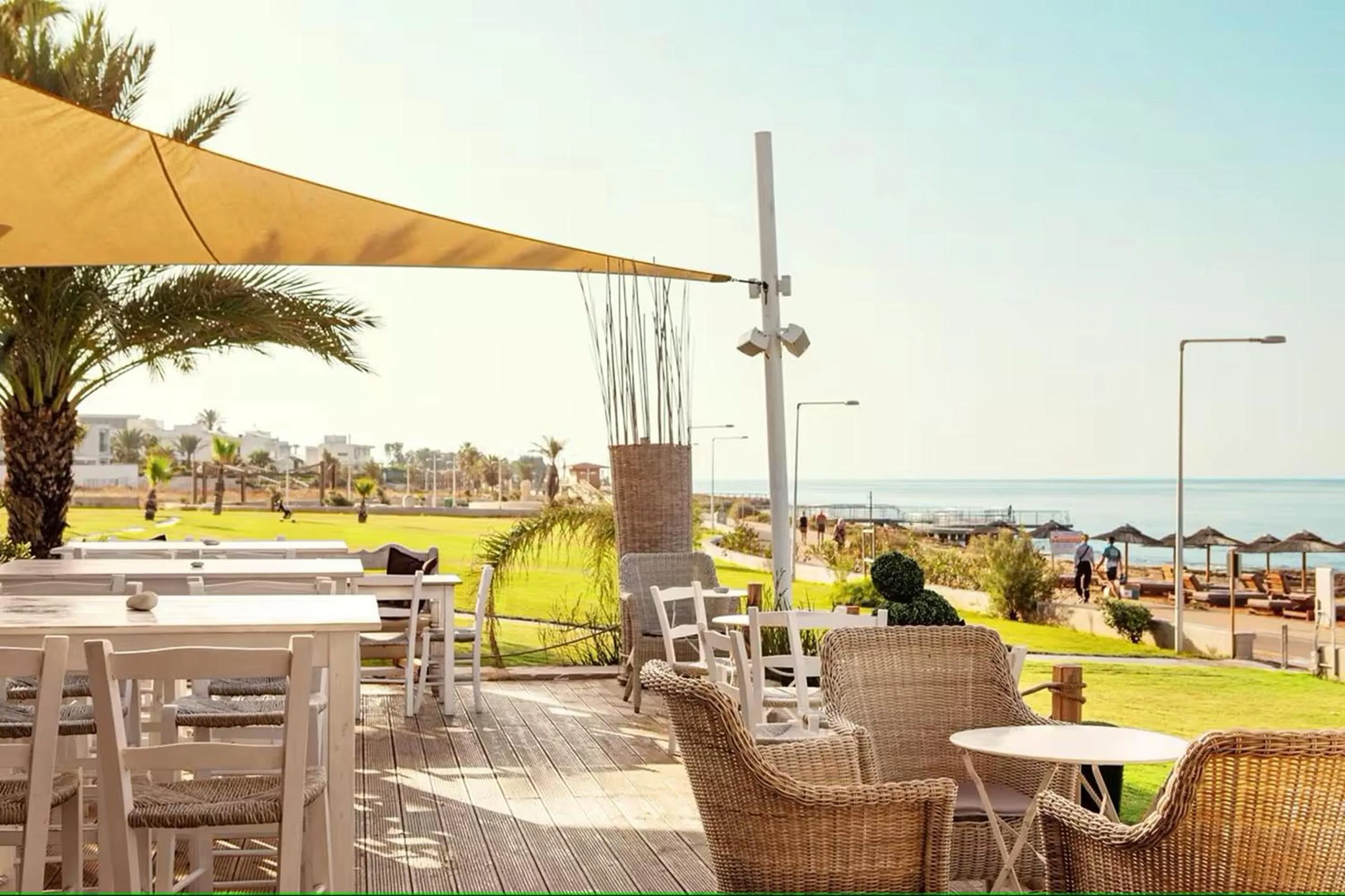 Restaurant/places to eat in Piere - Anne Beach Hotel