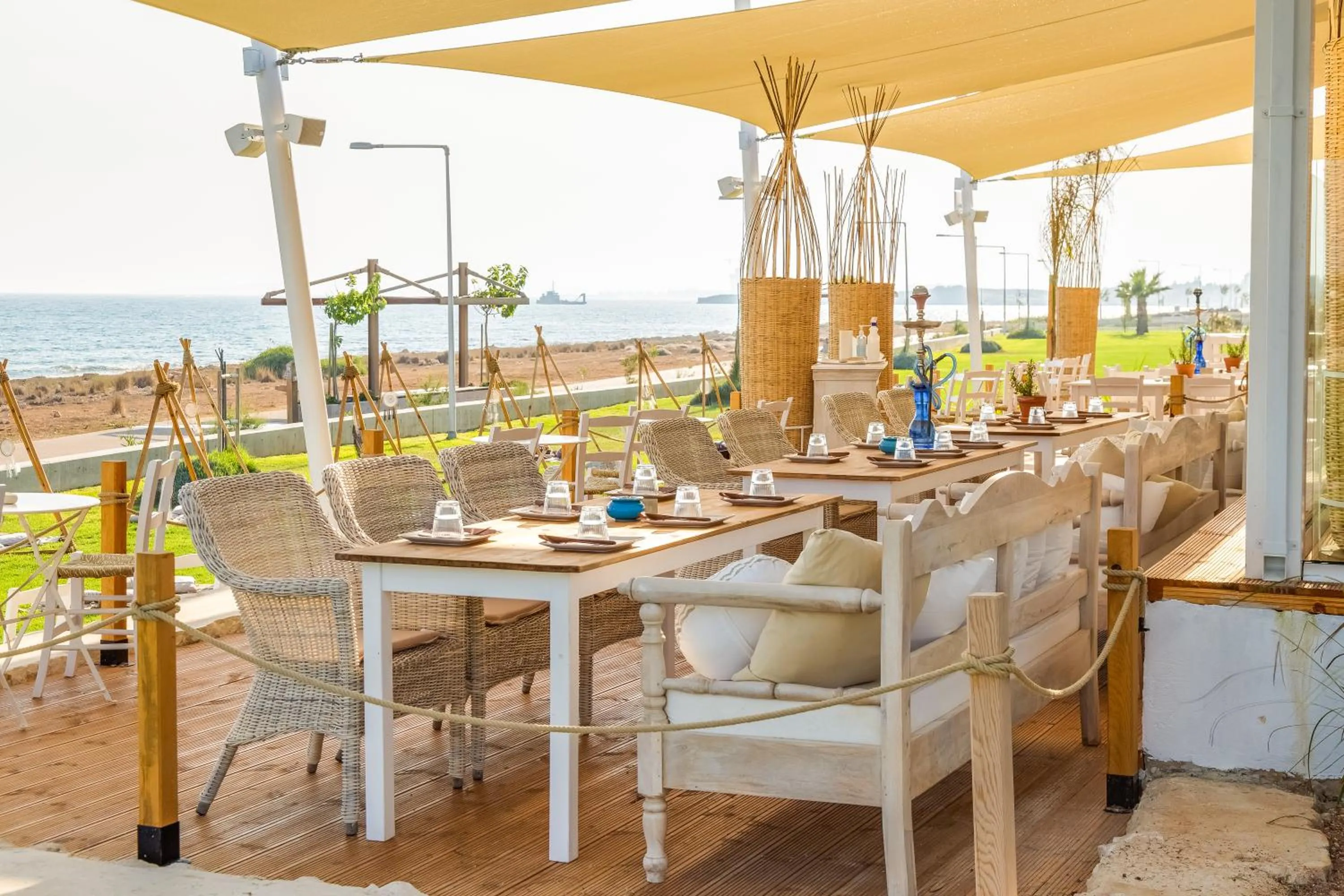 Restaurant/places to eat in Piere - Anne Beach Hotel