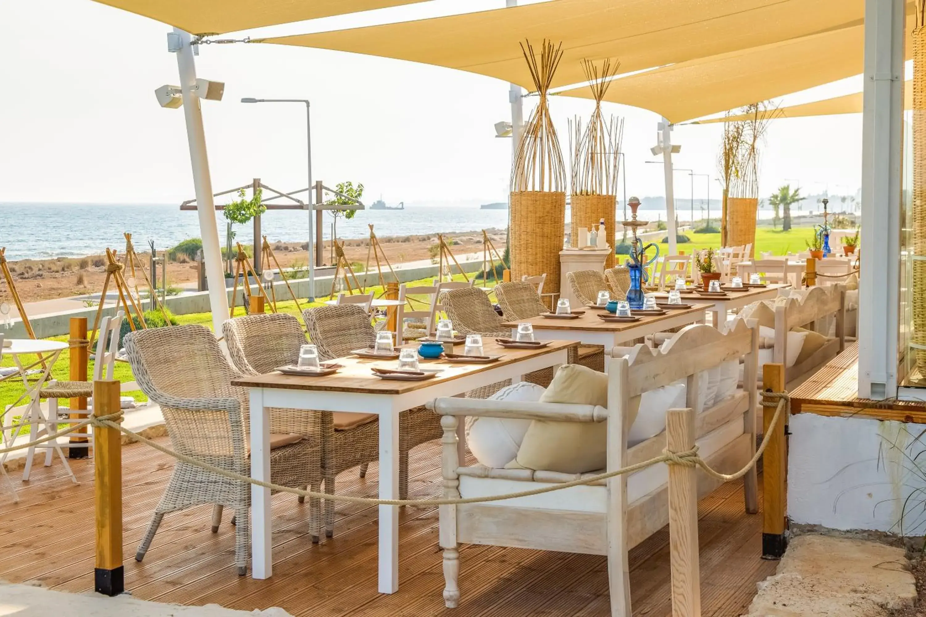 Restaurant/Places to Eat in Piere - Anne Beach Hotel