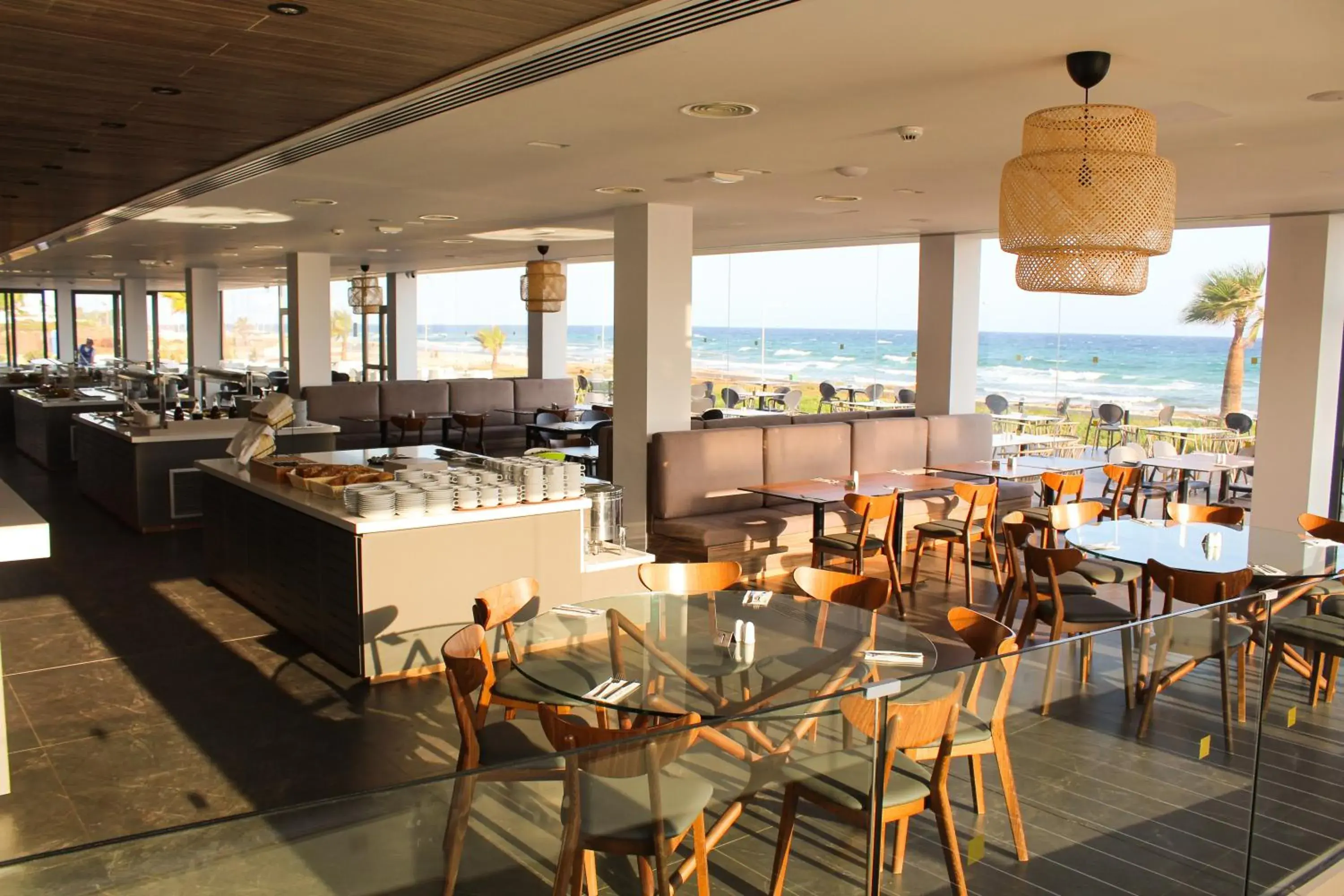 Restaurant/Places to Eat in Piere - Anne Beach Hotel