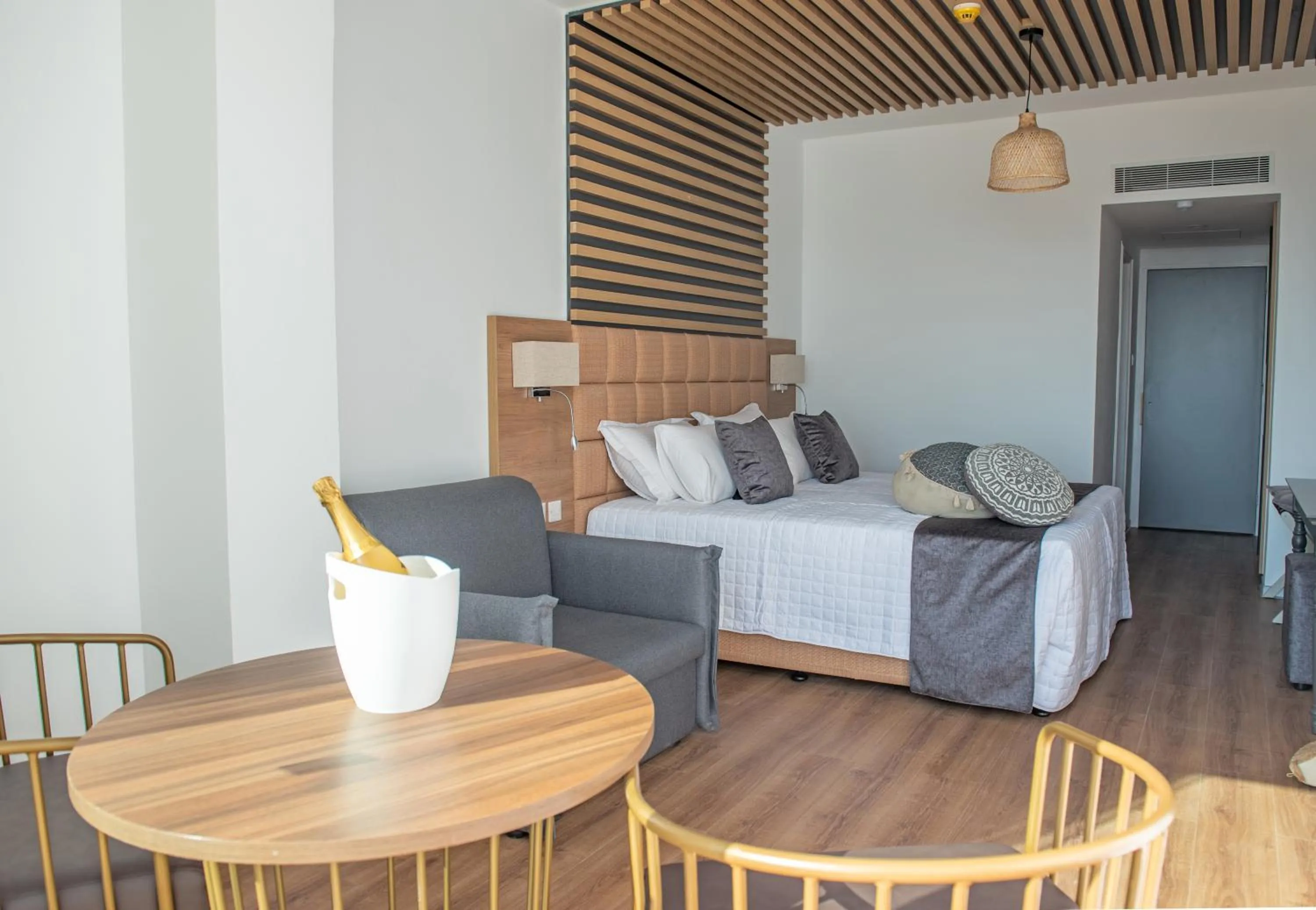 Bed in Piere - Anne Beach Hotel