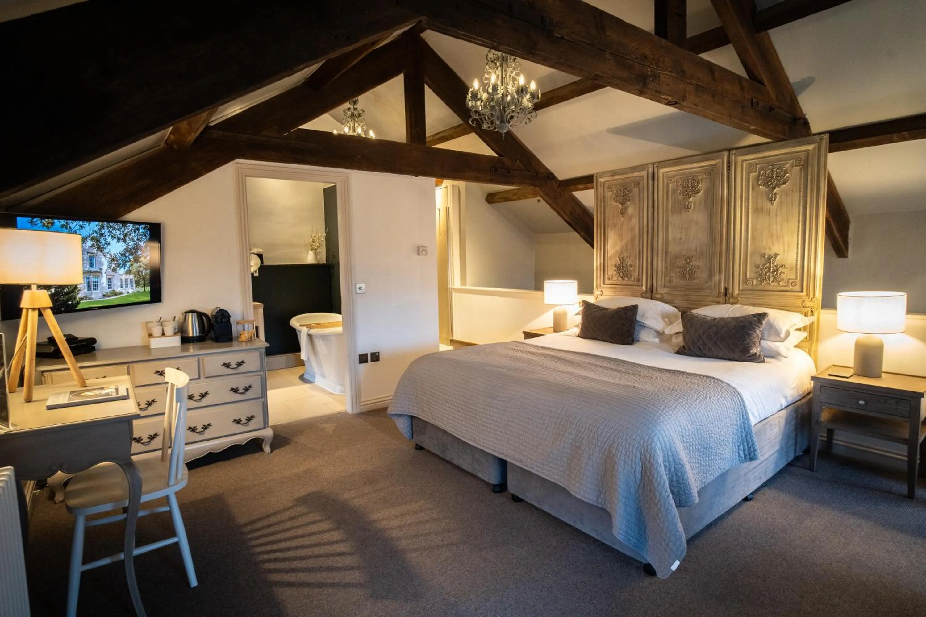 Photo of the whole room, Bed in Yorebridge House