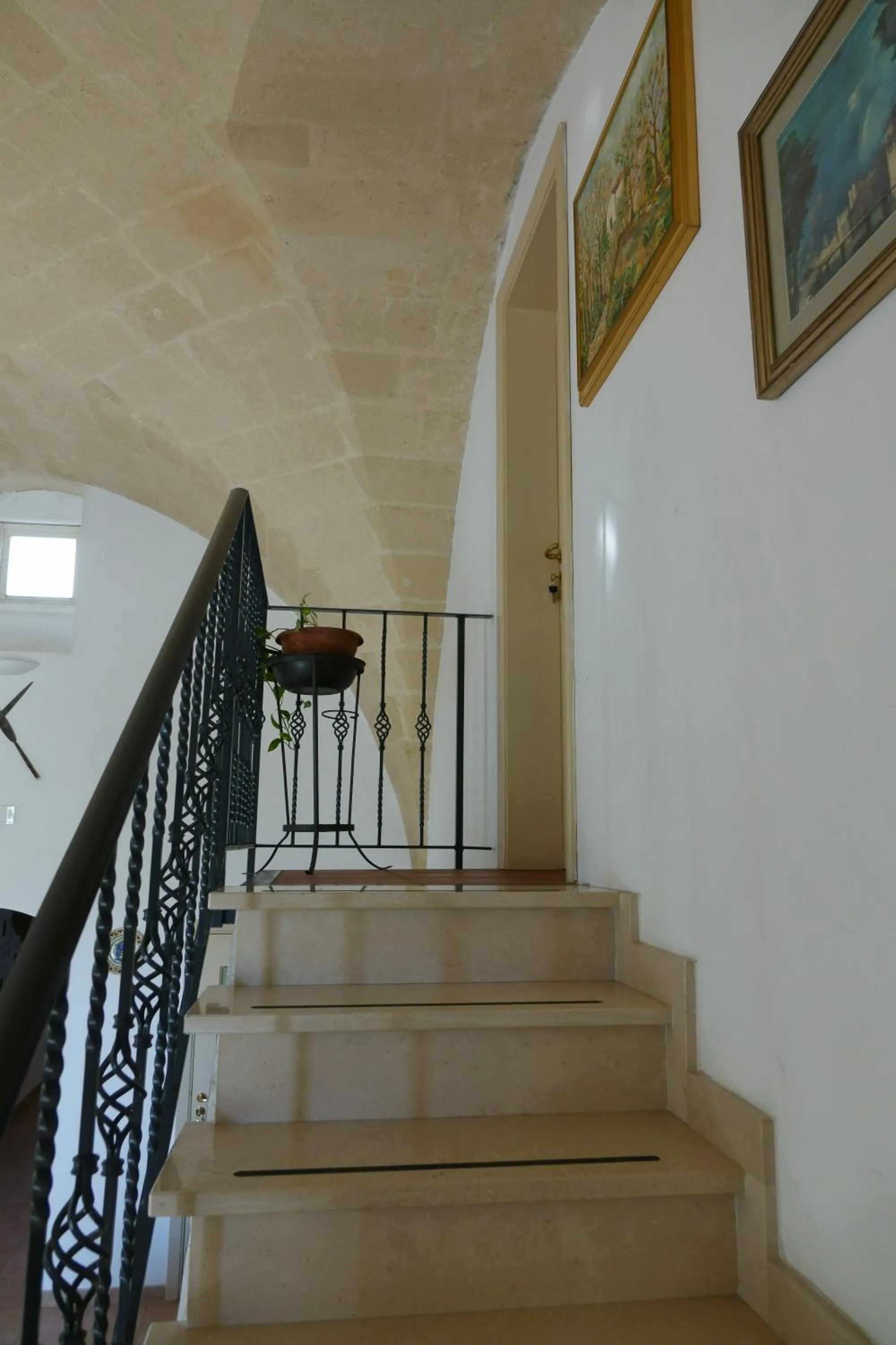 Facade/entrance in Donna Lina