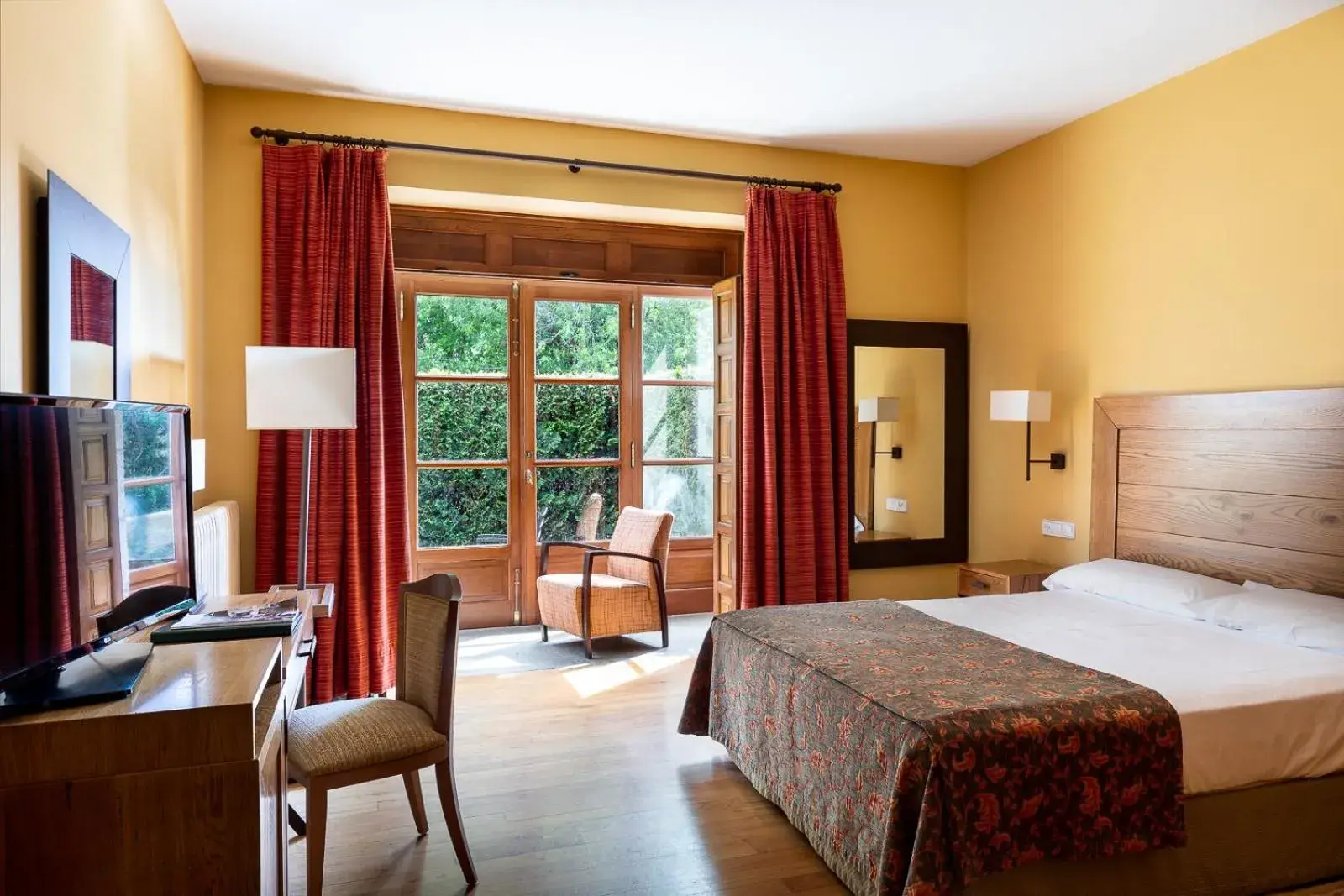 Photo of the whole room, Bed in Parador de Tui Photo of the whole room, Bed in Parador de Tui