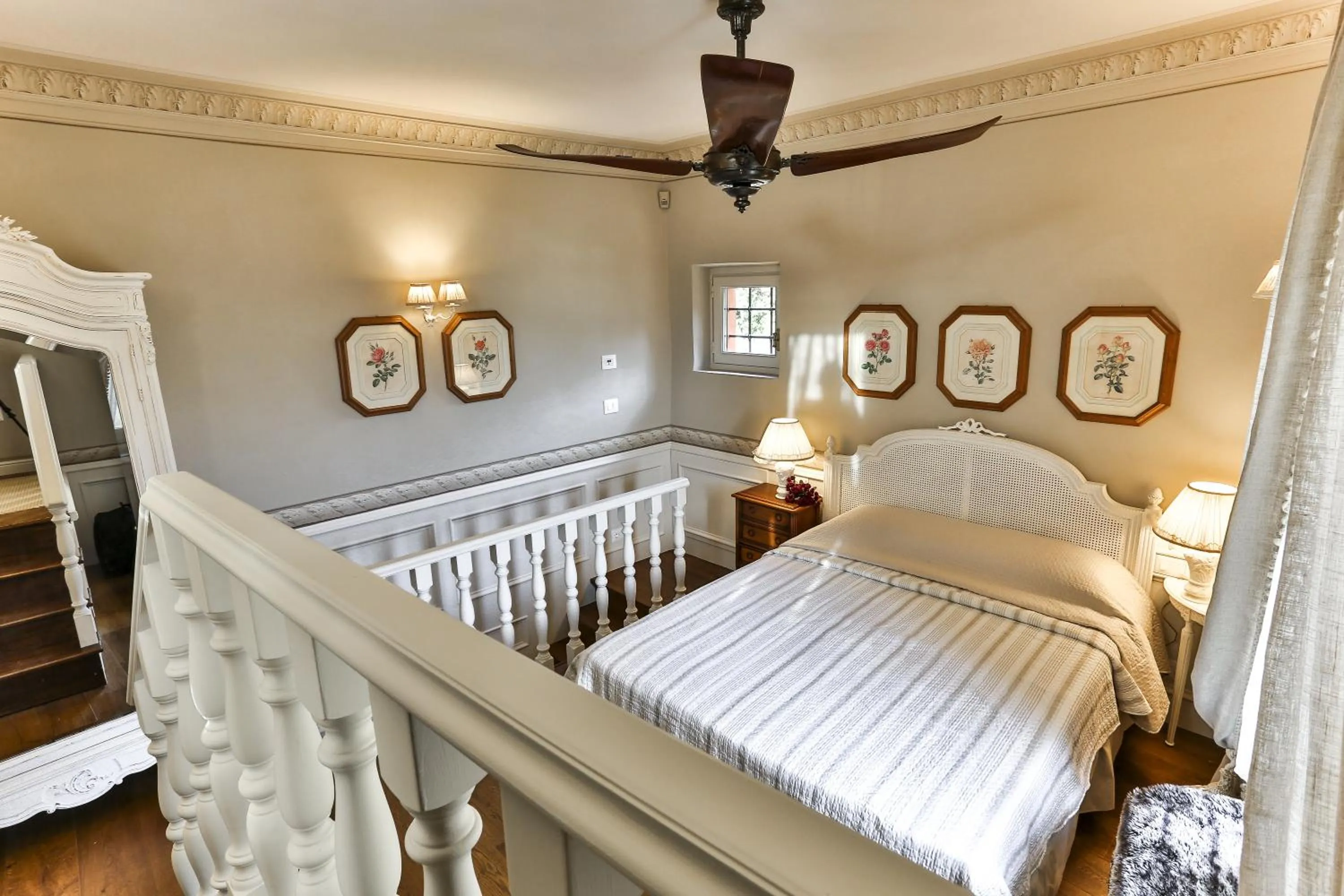 Decorative detail, Bed in Villa Le Fontanelle