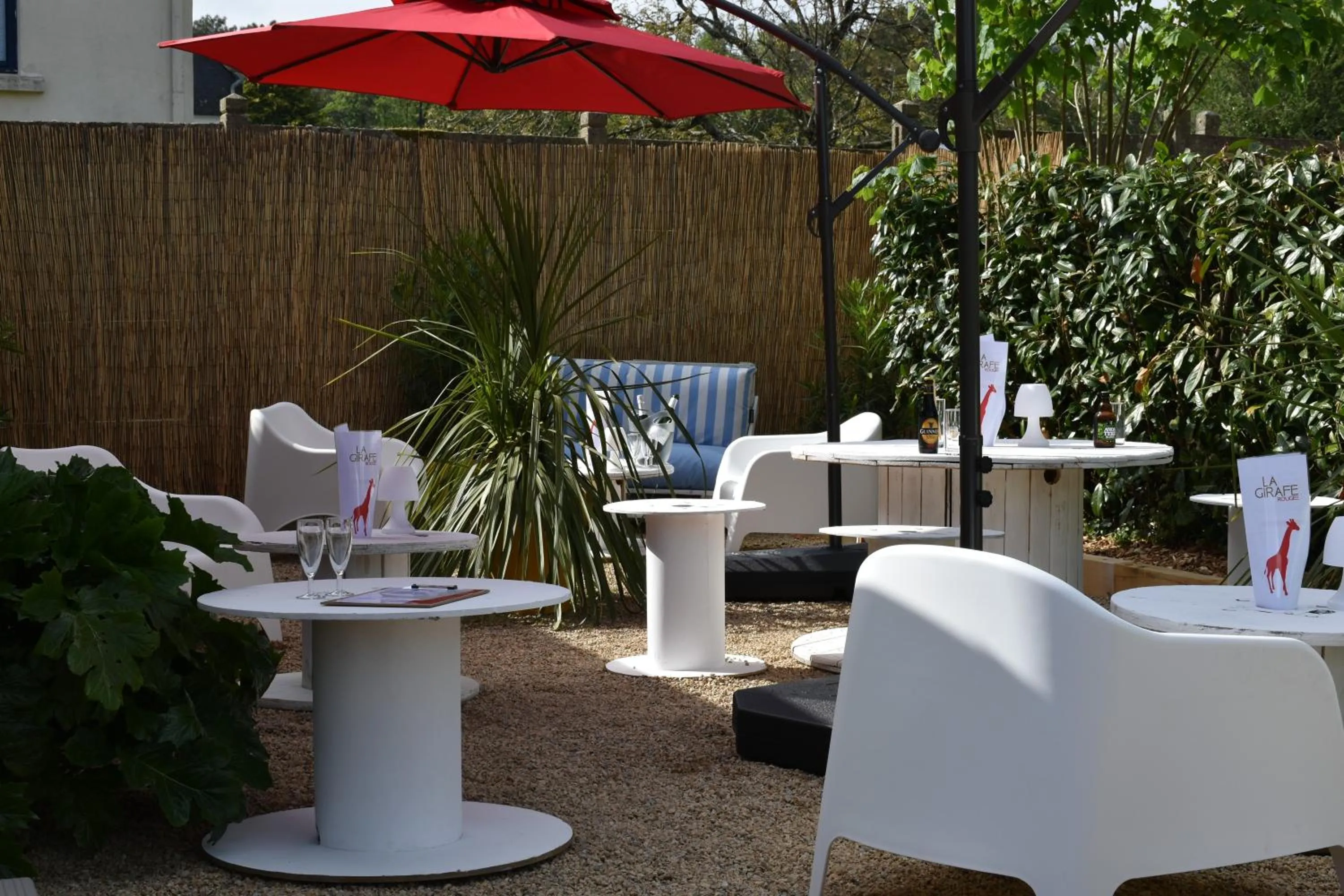Patio in Logis Hôtel Vannes Nord Le Clos Des Hortensias
