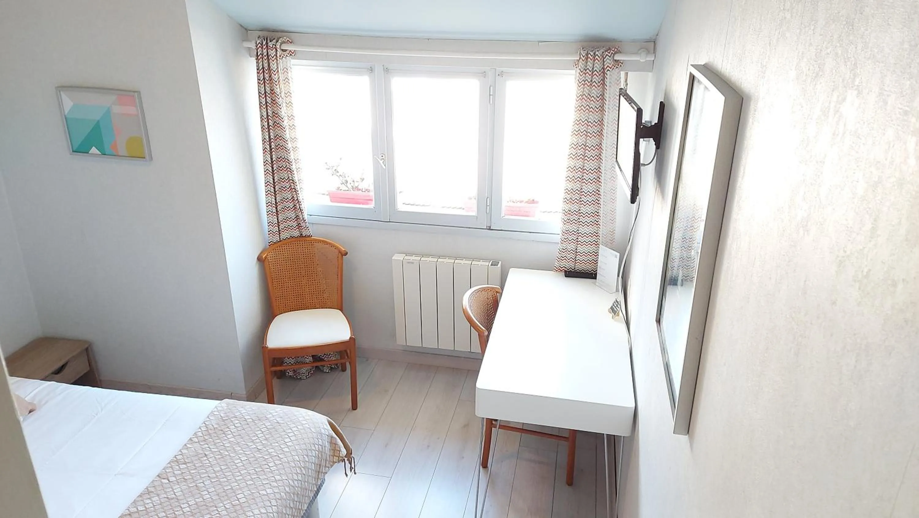 Photo of the whole room, Bed in Logis Hôtel Vannes Nord Le Clos Des Hortensias