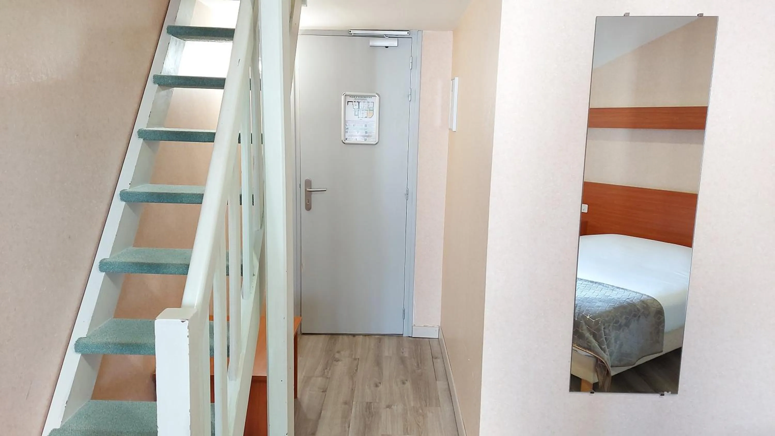 Photo of the whole room, Bed in Logis Hôtel Vannes Nord Le Clos Des Hortensias