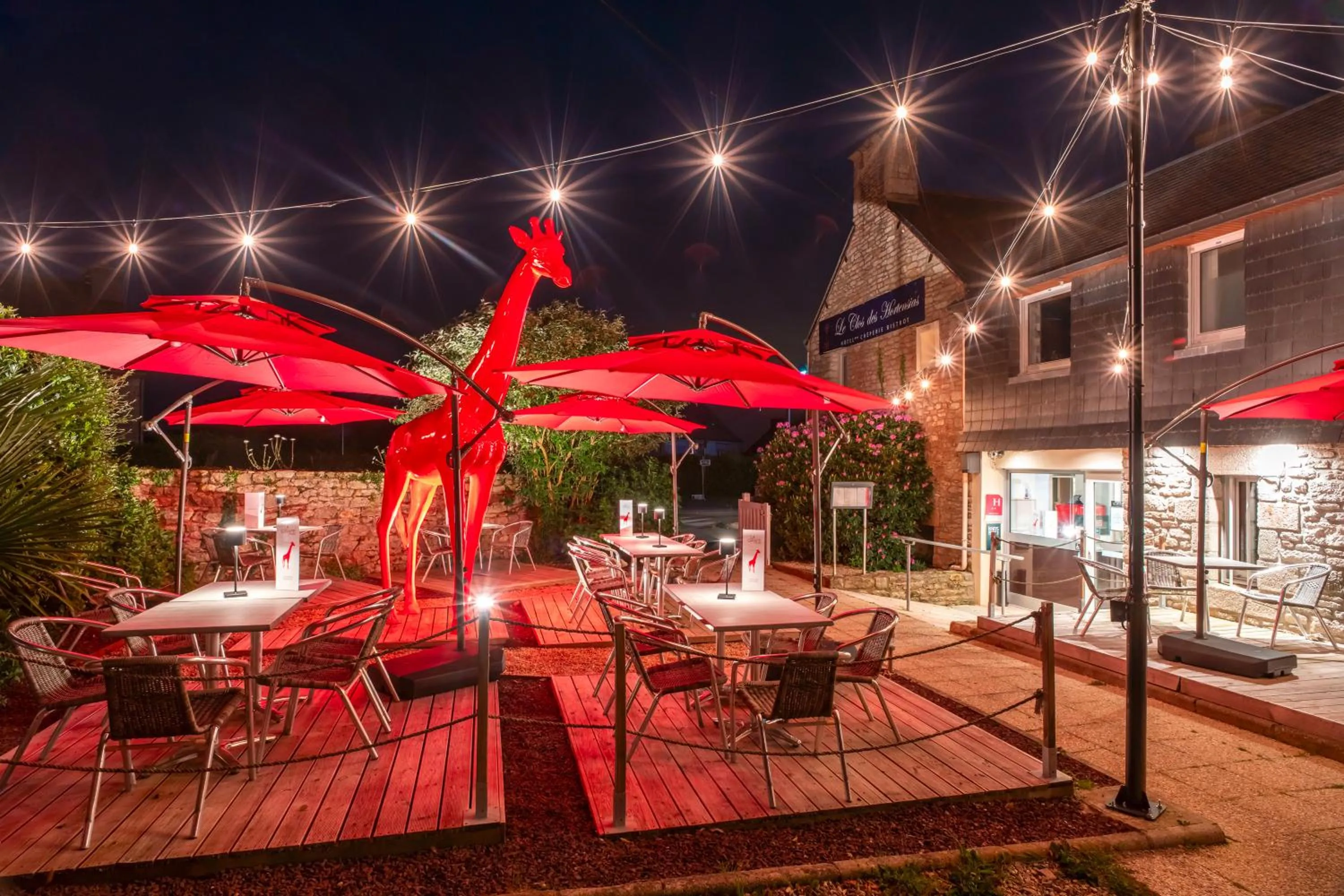 Property building in Logis Hôtel Vannes Nord Le Clos Des Hortensias