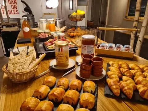 Food and drinks in Logis Hôtel Vannes Nord Le Clos Des Hortensias