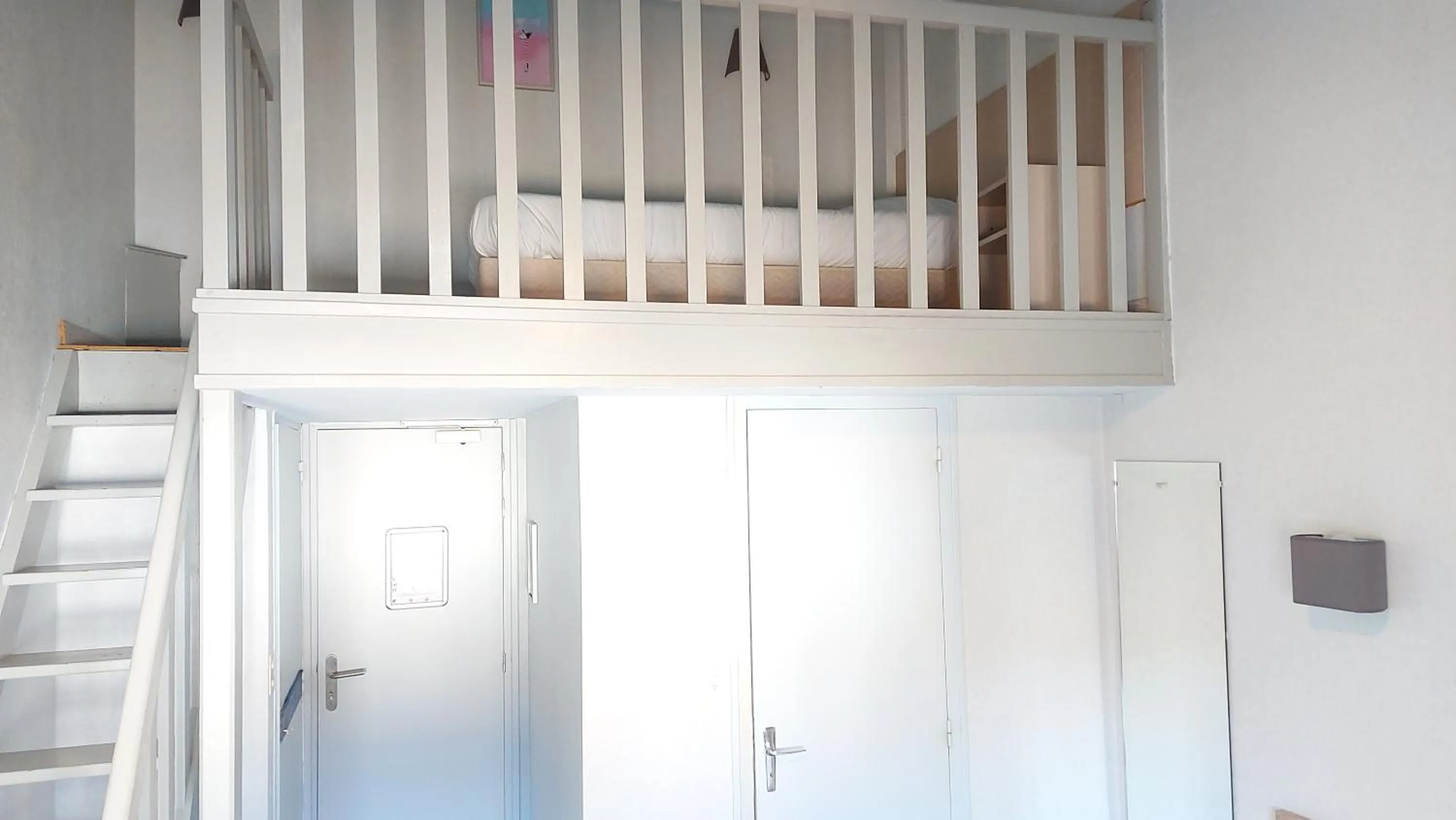 Bedroom in Logis Hôtel Vannes Nord Le Clos Des Hortensias