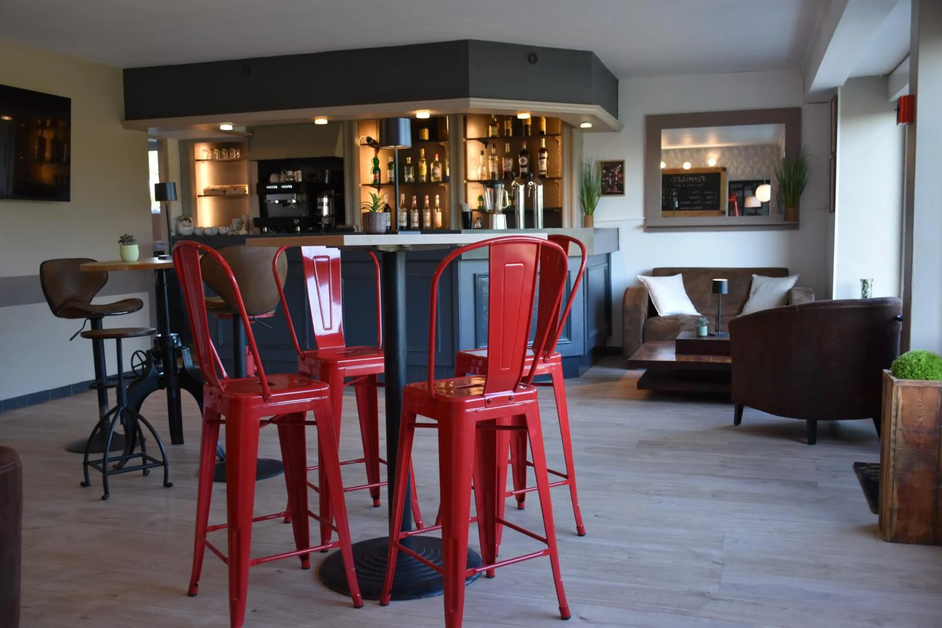 Restaurant/places to eat in Logis Hôtel Vannes Nord Le Clos Des Hortensias