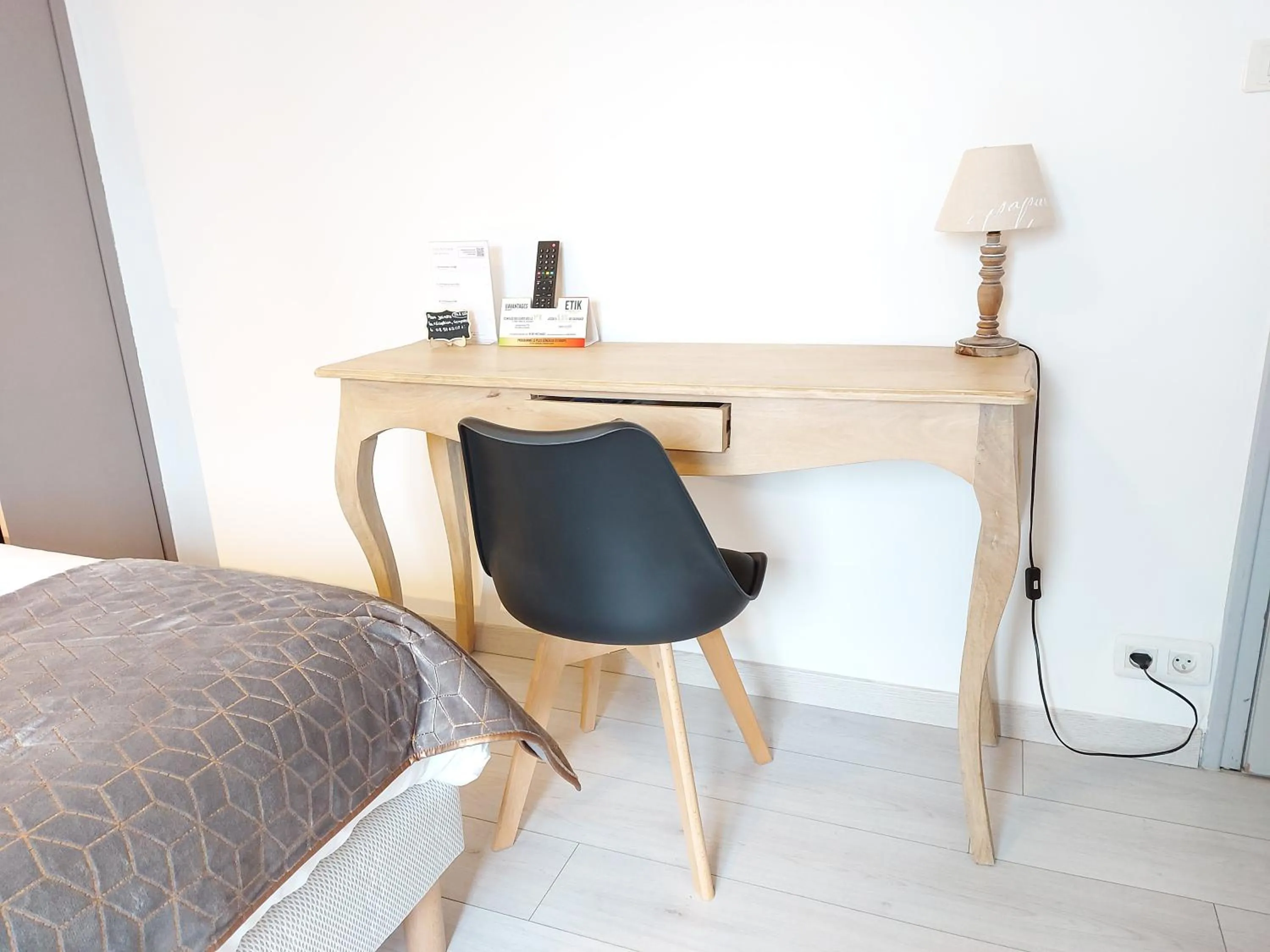 Photo of the whole room, Bed in Logis Hôtel Vannes Nord Le Clos Des Hortensias