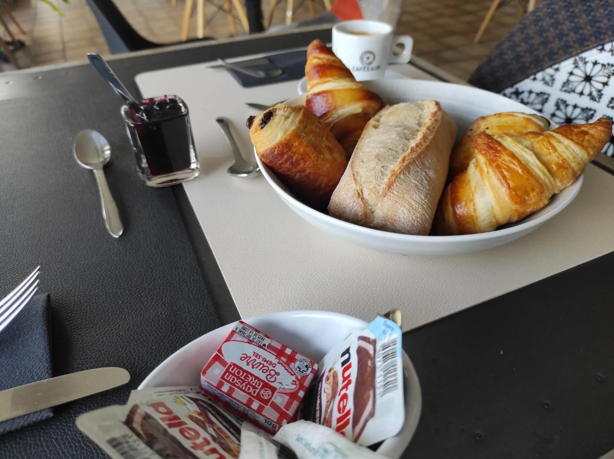 Breakfast in Logis Hôtel Vannes Nord Le Clos Des Hortensias