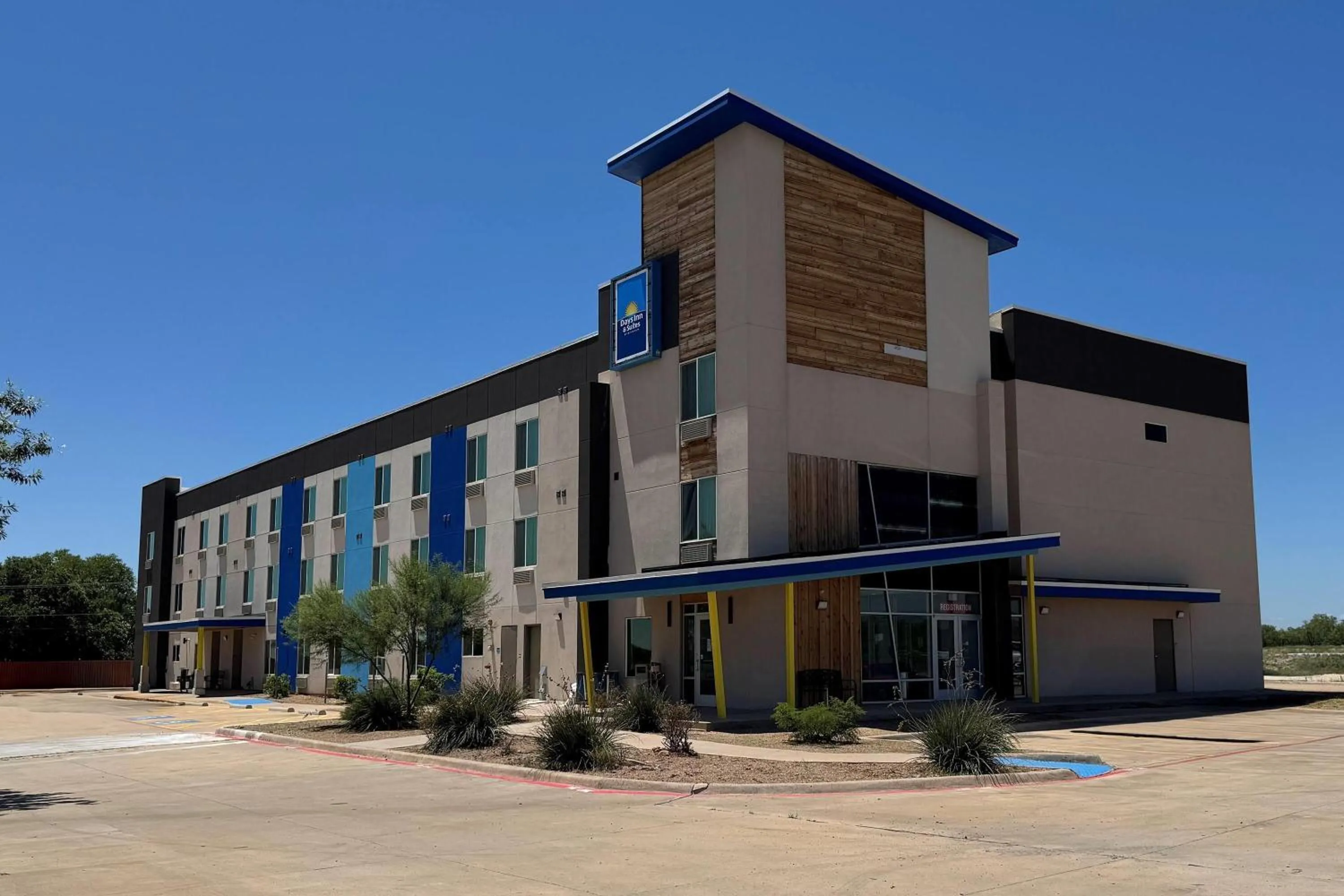 Property building in Days Inn & Suites by Wyndham Colorado City/I-20