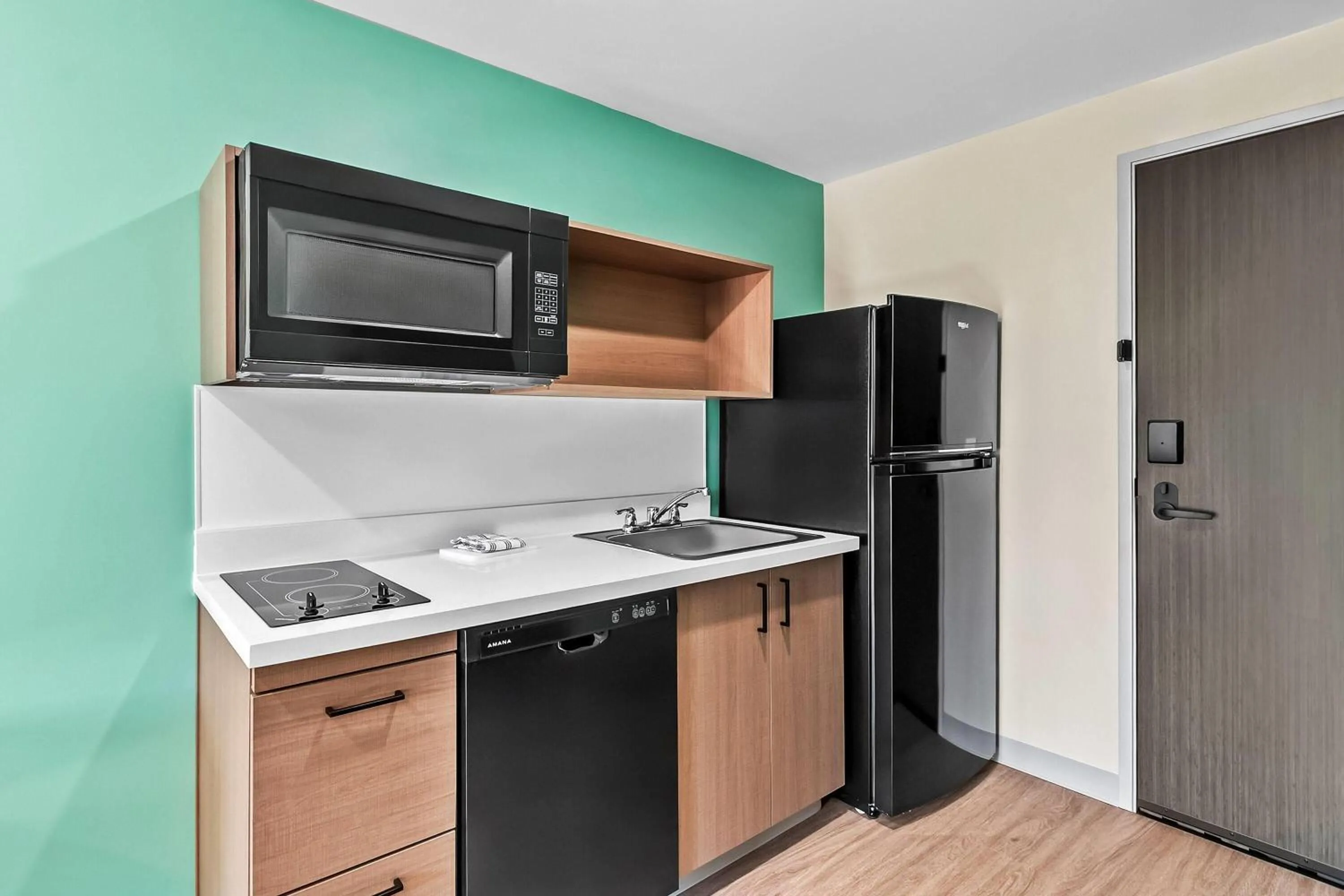Kitchen or kitchenette in ECHO Suites Extended Stay by Wyndham Sterling