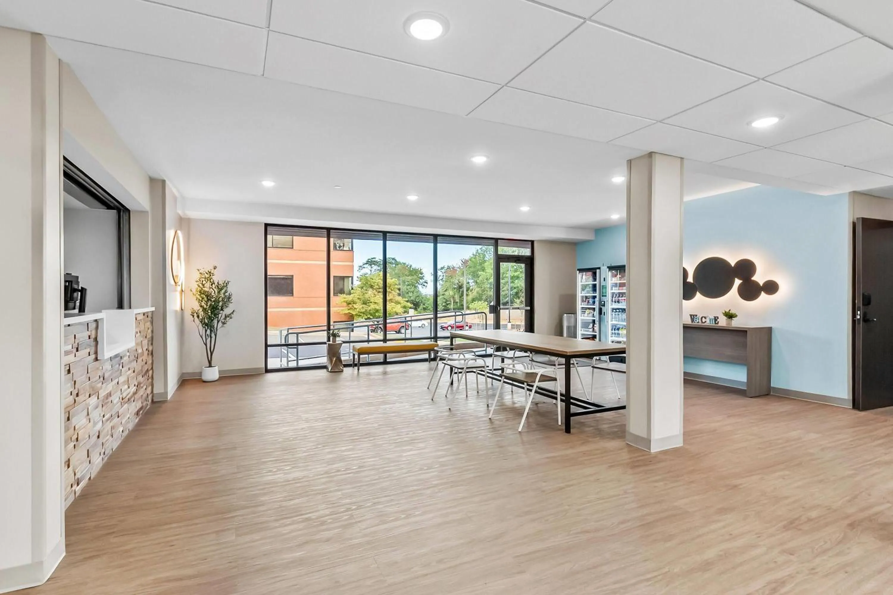 Lobby or reception in ECHO Suites Extended Stay by Wyndham Sterling