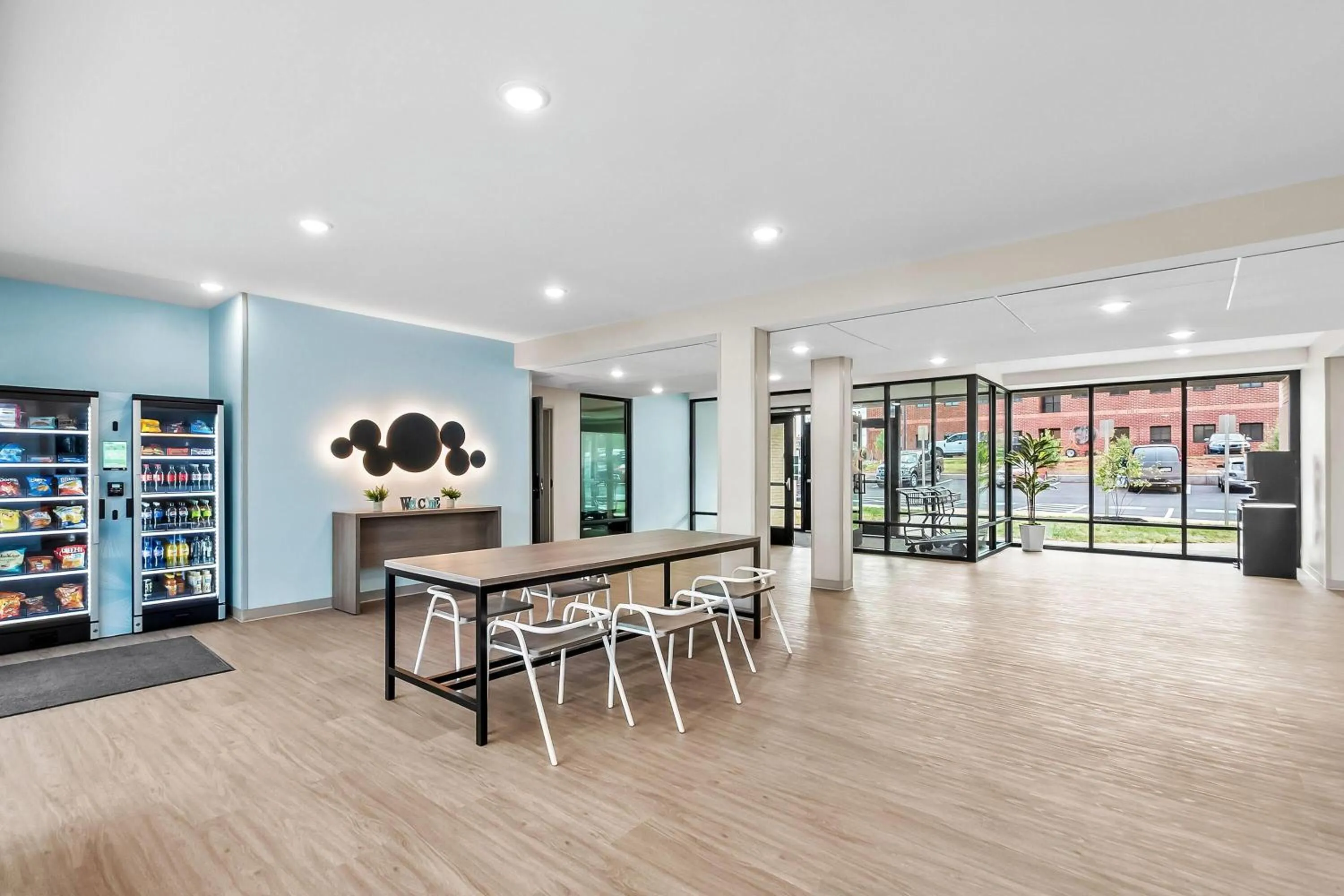 Lobby or reception in ECHO Suites Extended Stay by Wyndham Sterling