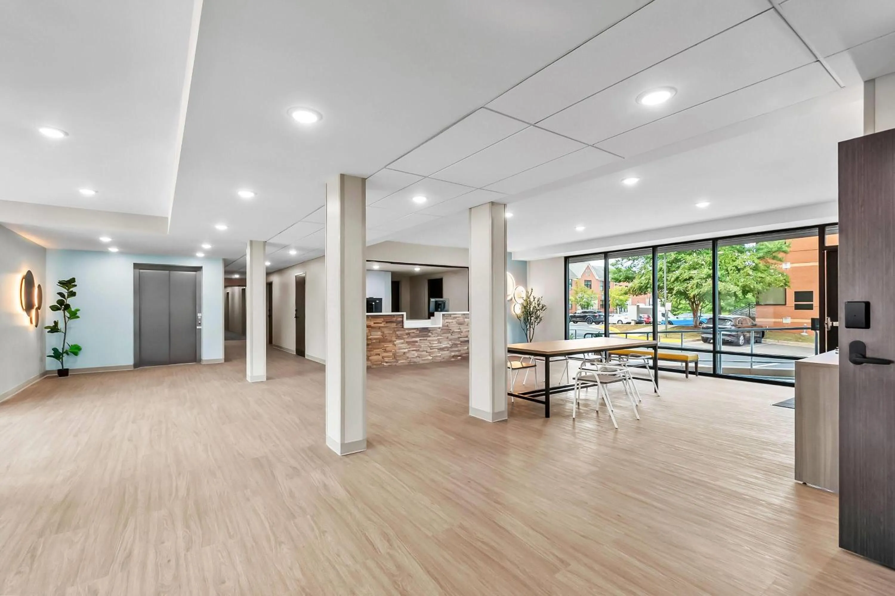 Lobby or reception in ECHO Suites Extended Stay by Wyndham Sterling