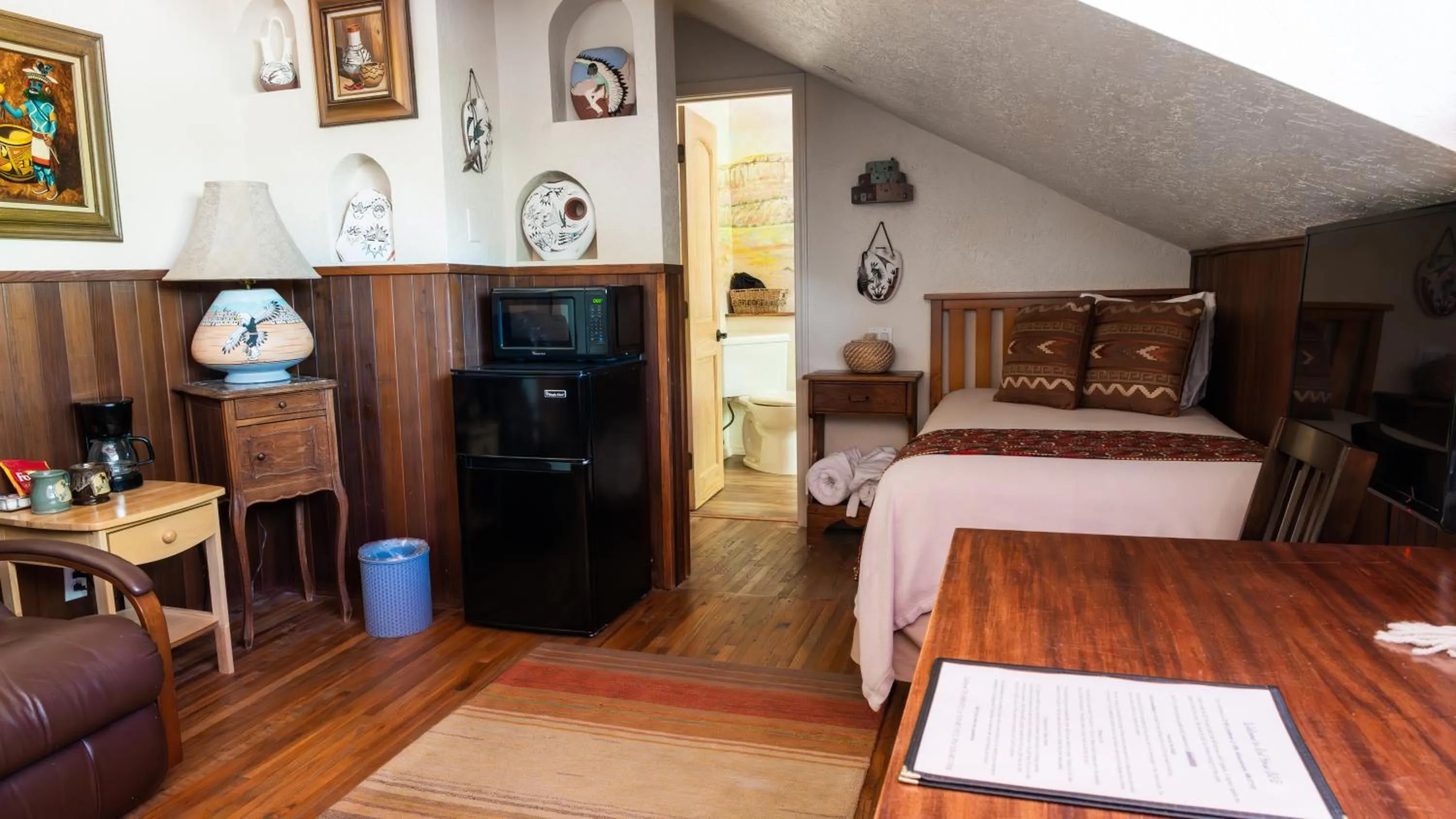 Bed in Red Horse Bed and Breakfast